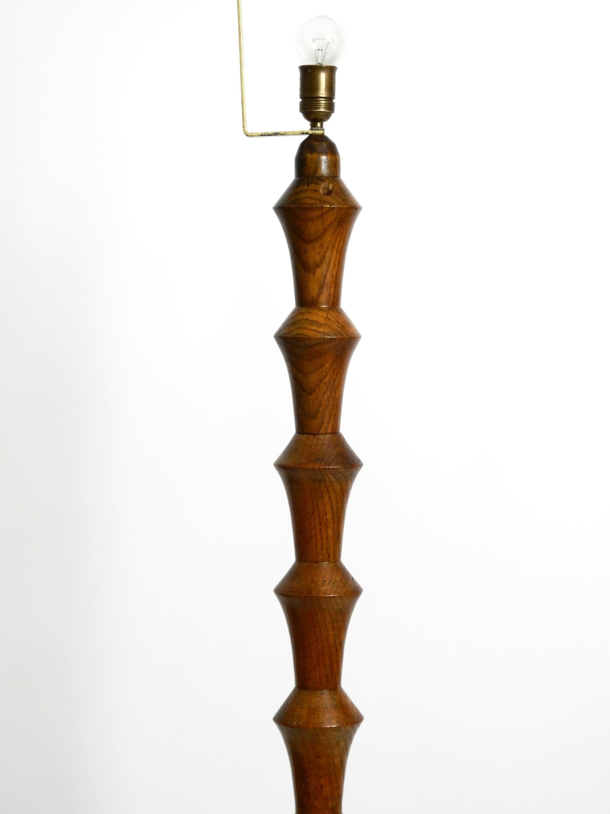 Beautiful large German 1930s floor lamp made of dark oak wood without shade For Sale 10