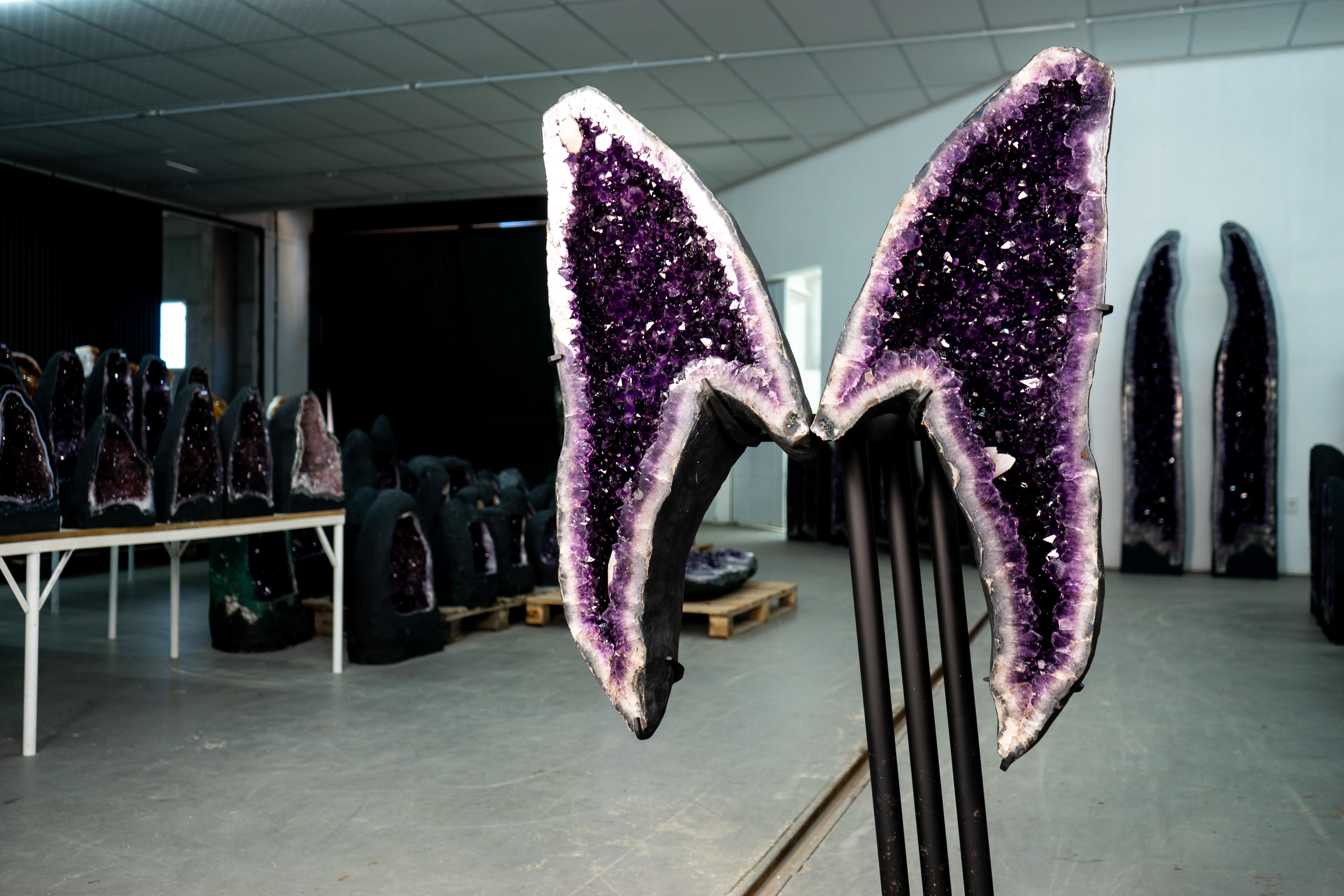Beautiful Large Grape Jelly Purple Amethyst Geode Wings In New Condition For Sale In Ametista Do Sul, BR