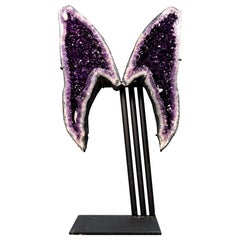 Bellissimo geode di ametista viola a gelatina d'uva di grandi dimensioni.
