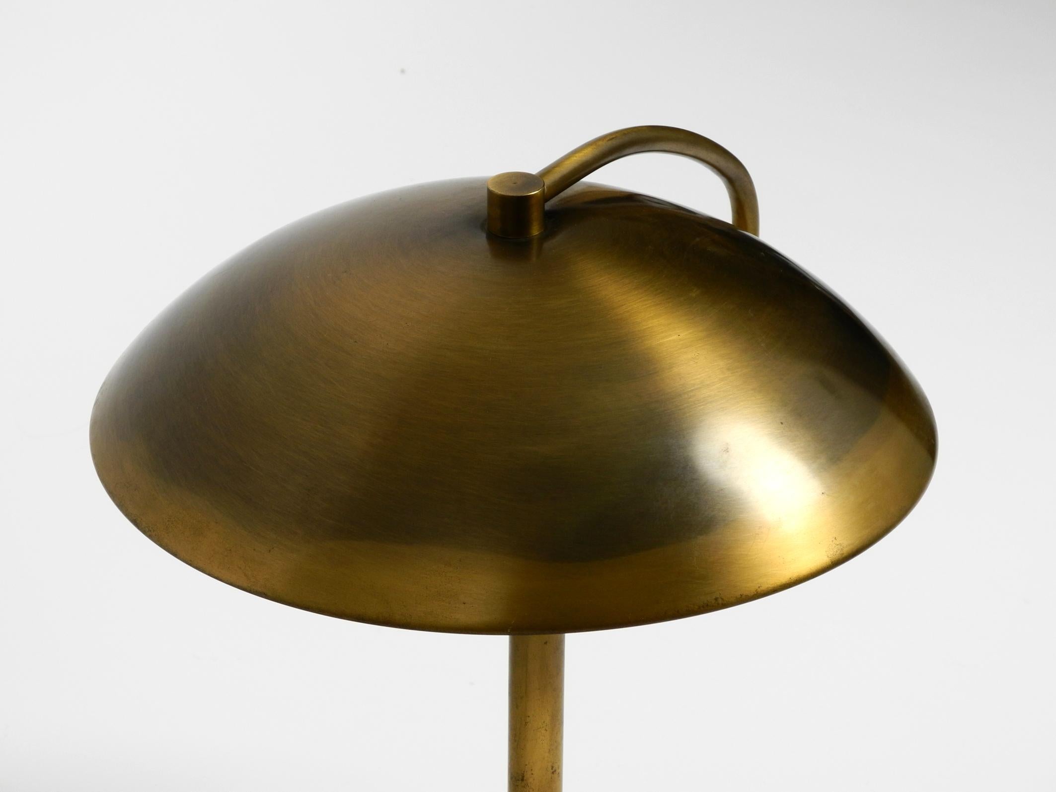 Beautiful large heavy Mid Century Modern brass table lamp with swivel joint For Sale 4