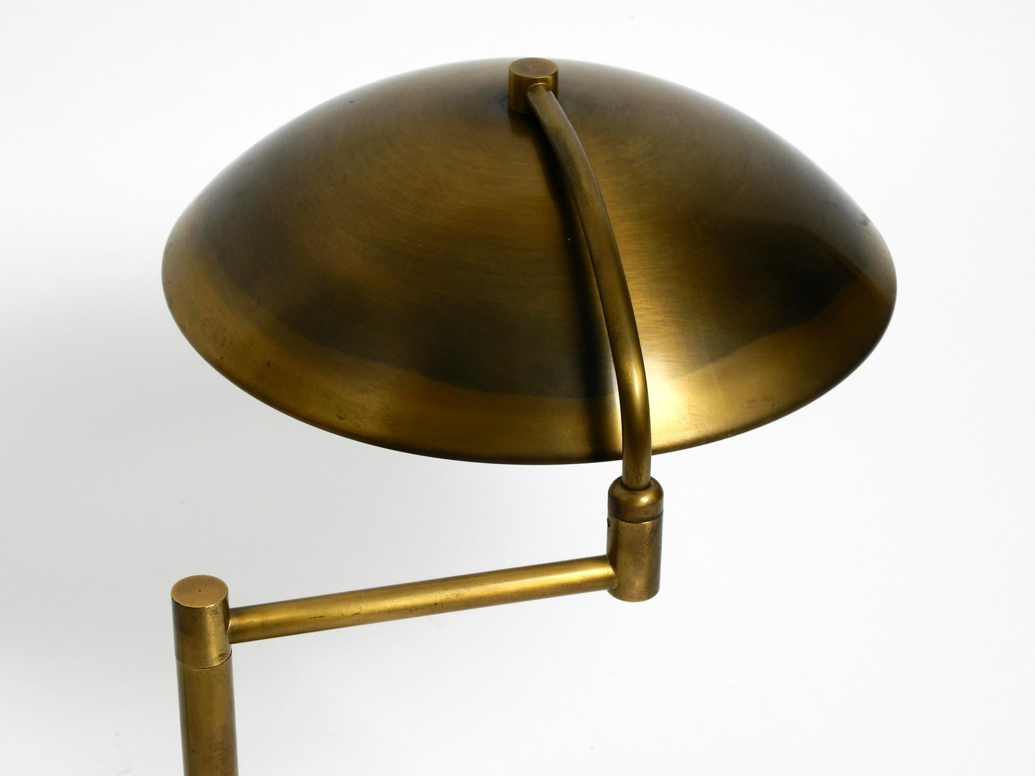 Beautiful large heavy Mid Century Modern brass table lamp with swivel joint For Sale 5