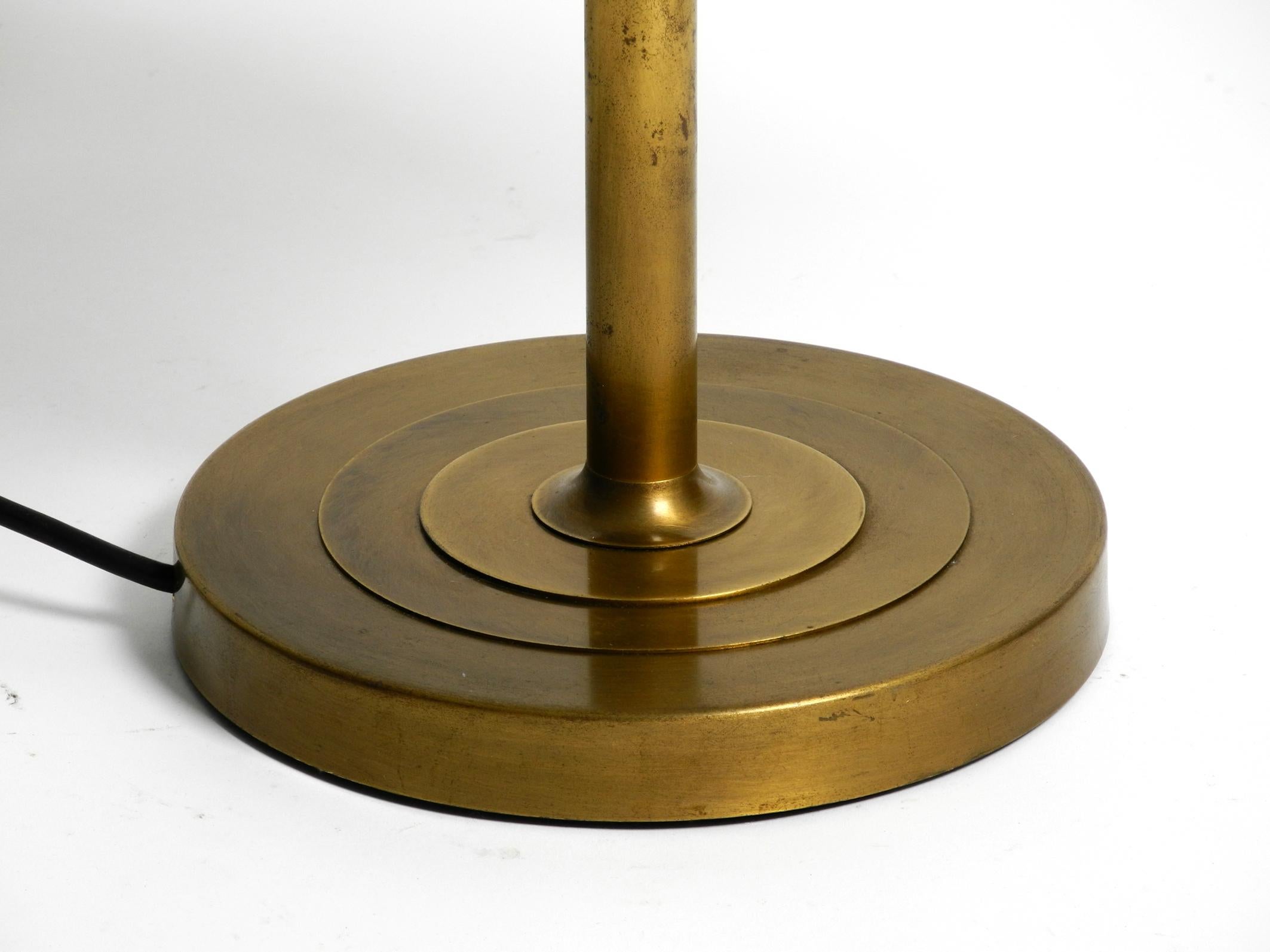 Beautiful large heavy Mid Century Modern brass table lamp with swivel joint For Sale 8