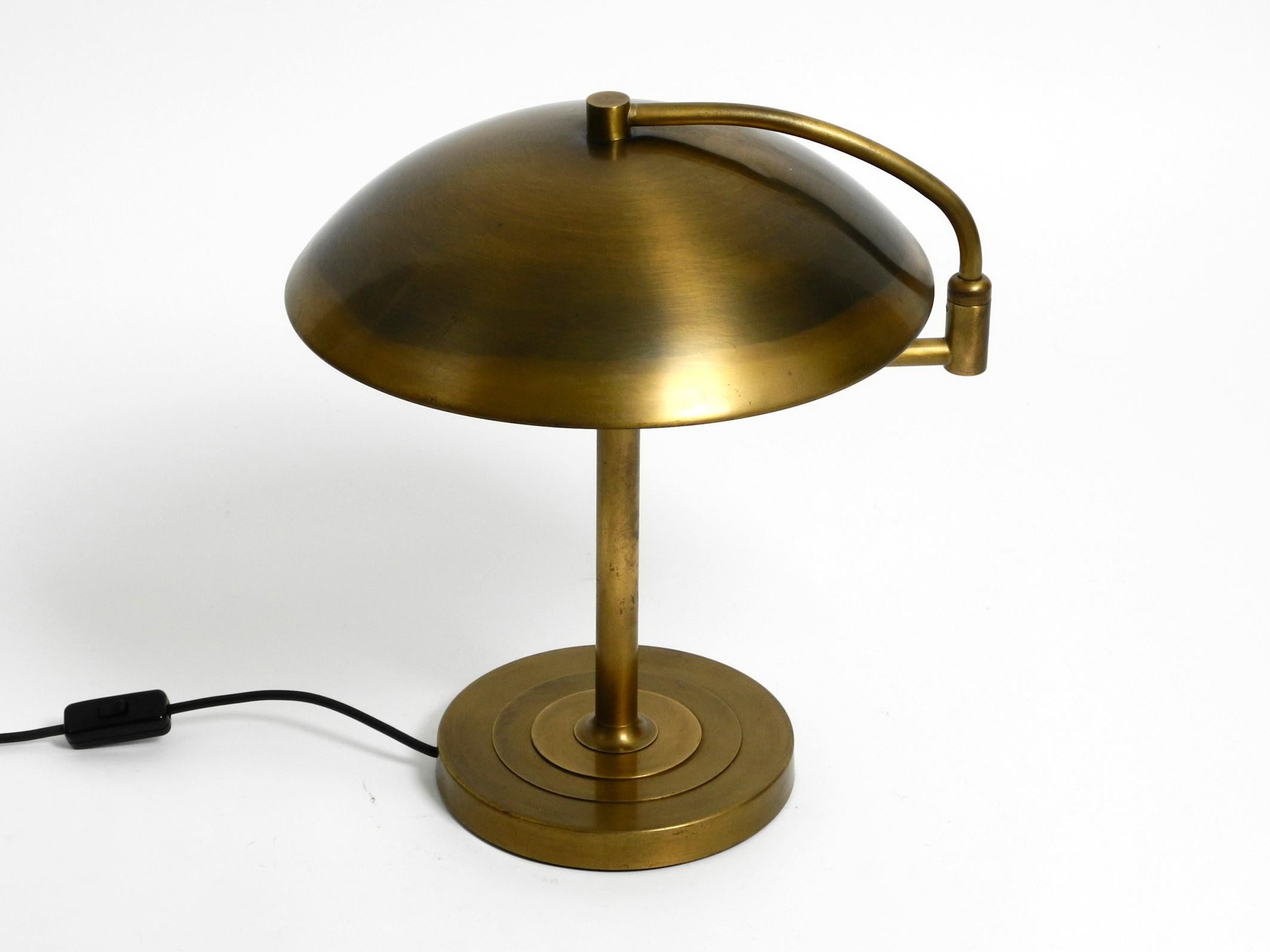 Beautiful large heavy Mid Century Modern brass table lamp with swivel joint For Sale 11
