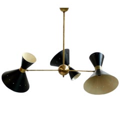 Beau grand lustre moderniste italien en laiton réglable de style Stilnovo