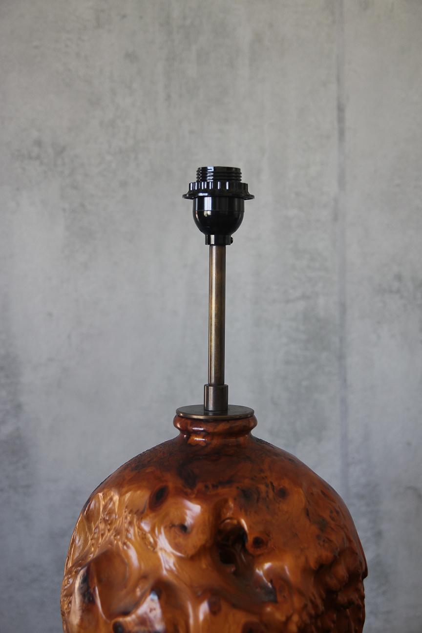 Preciosa Lámpara Grande de Madera de Arce Burl Francés en venta