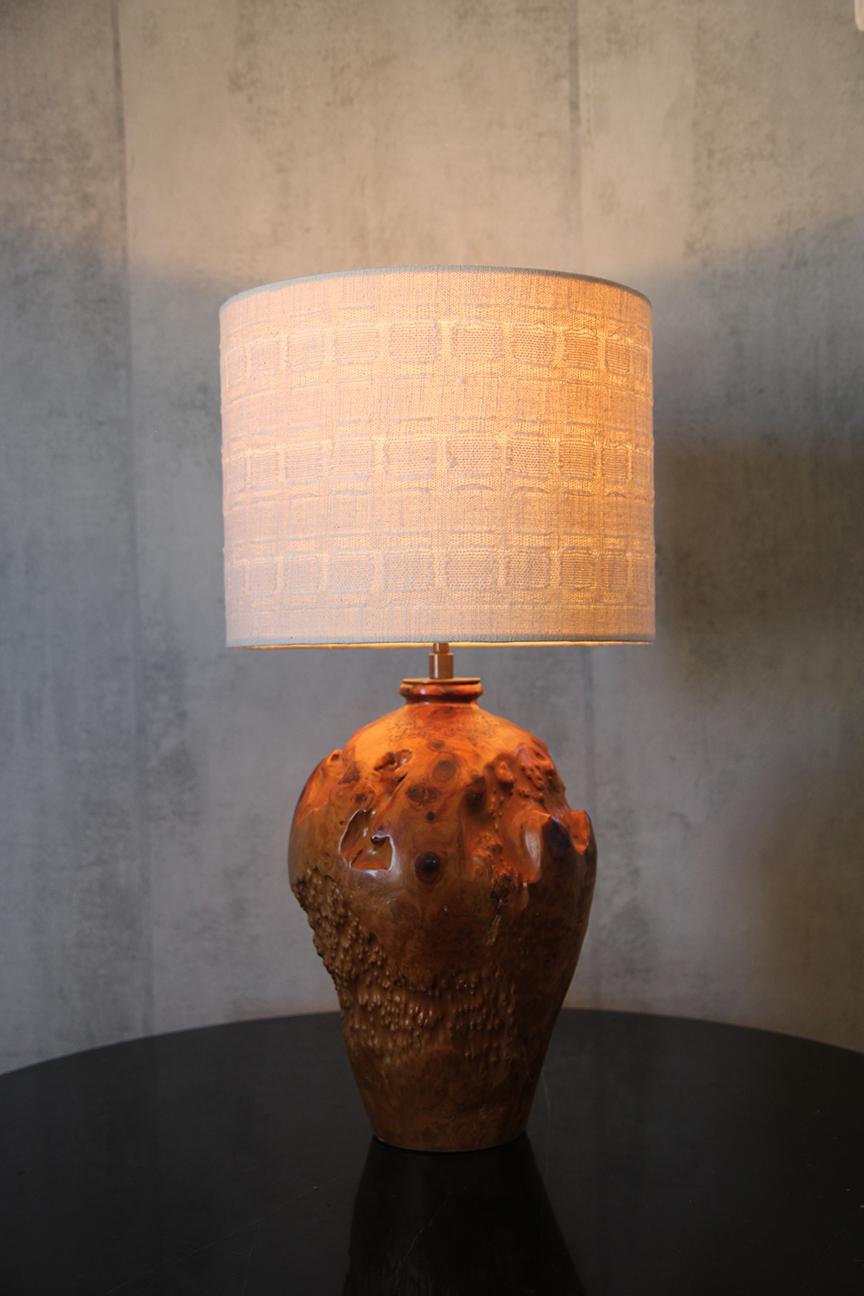 Preciosa Lámpara Grande de Madera de Arce Burl en venta 1