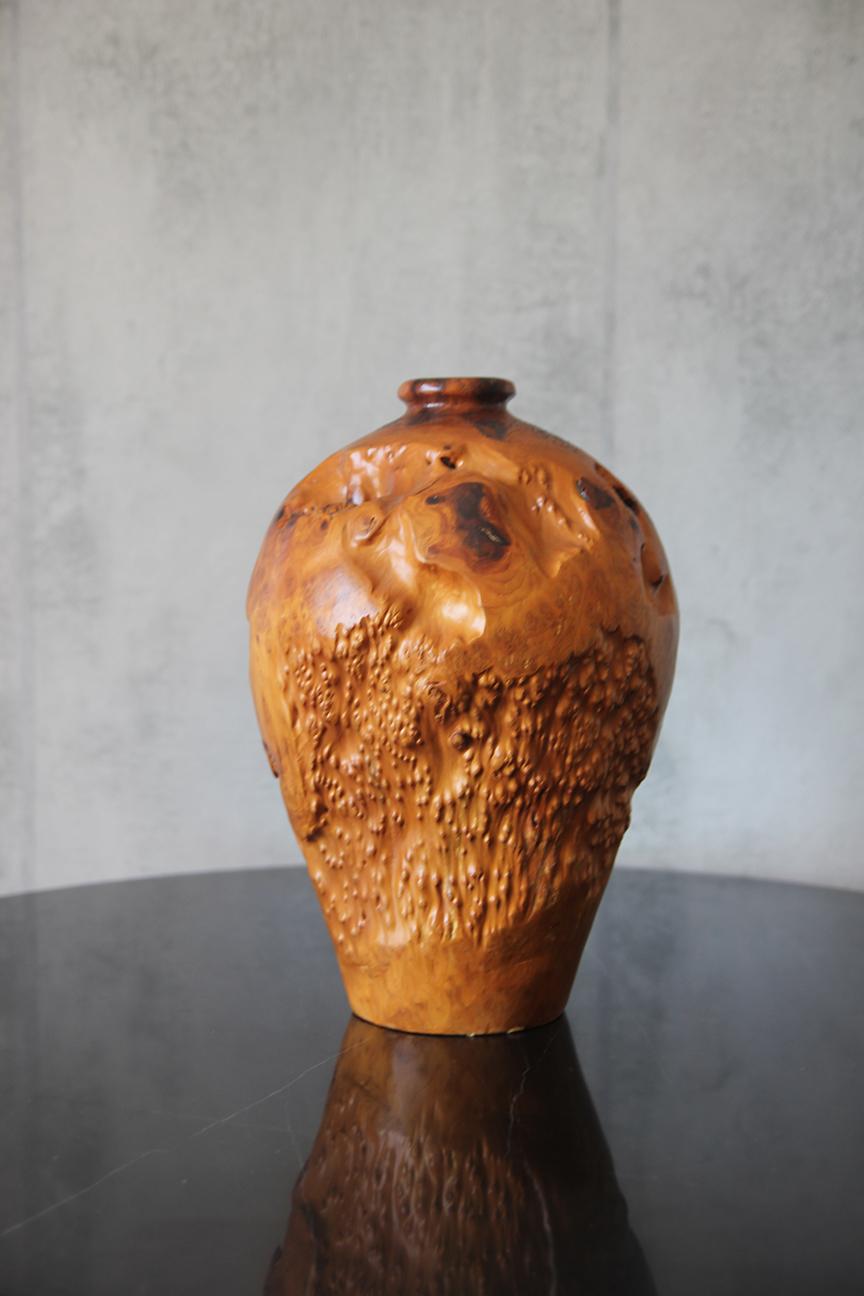 Arts and Crafts Bellissimo vaso grande in legno d'acero di radica in vendita