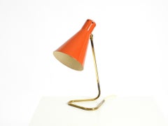 Belle et grande lampe de table en laiton moderne du milieu du siècle avec un abat-jour rouge brique