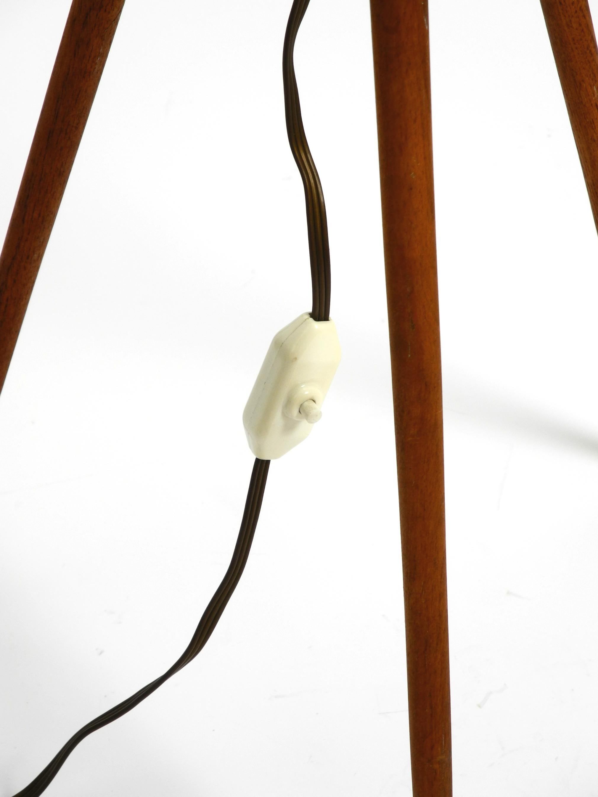 Beautiful large Mid Century Modern tripod floor lamp - height 150 cm  59.1