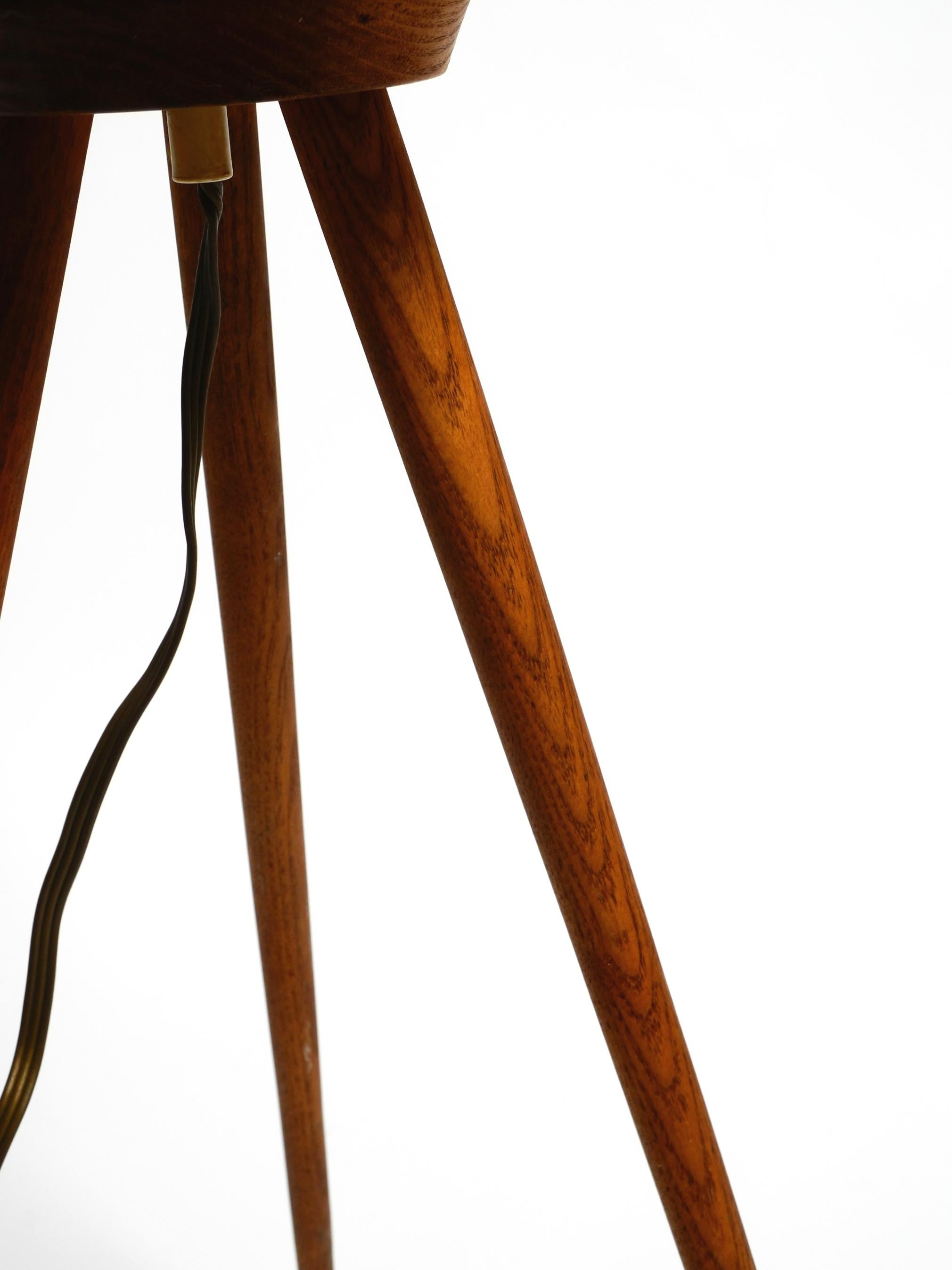 Beautiful large Mid Century Modern tripod floor lamp - height 150 cm  59.1