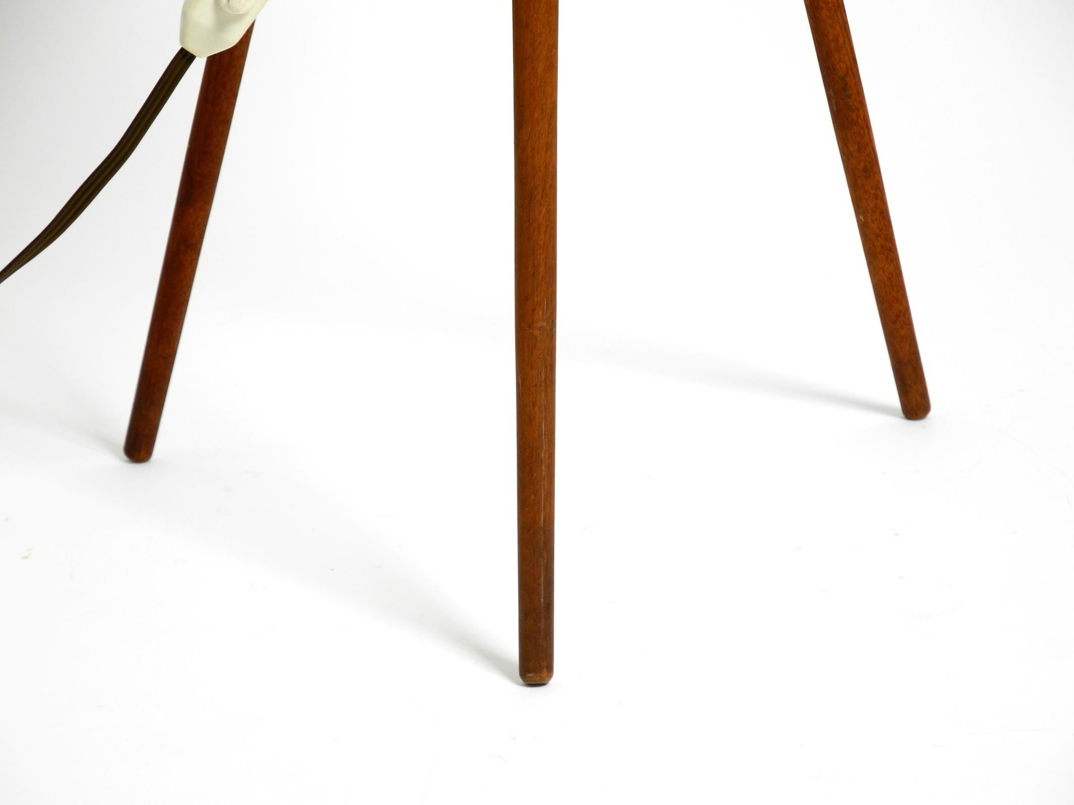 Beautiful large Mid Century Modern tripod floor lamp - height 150 cm  59.1