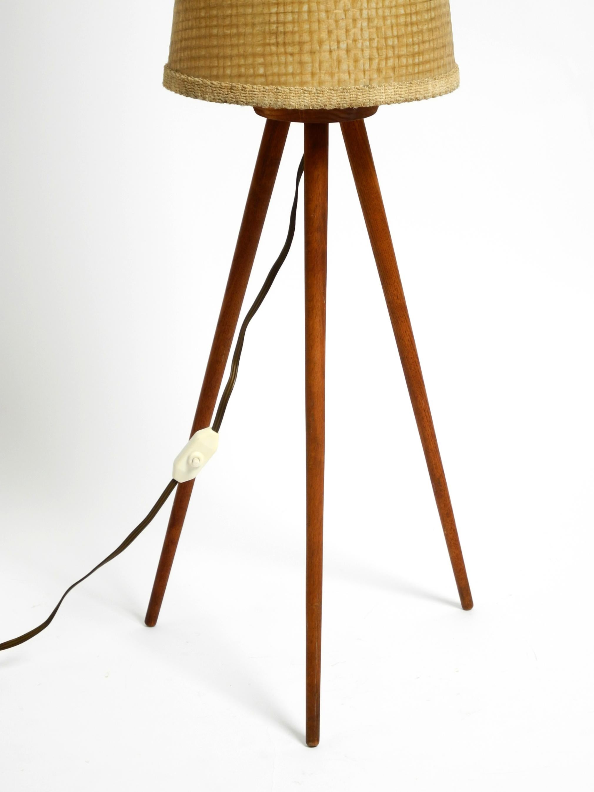 Beautiful large Mid Century Modern tripod floor lamp - height 150 cm  59.1