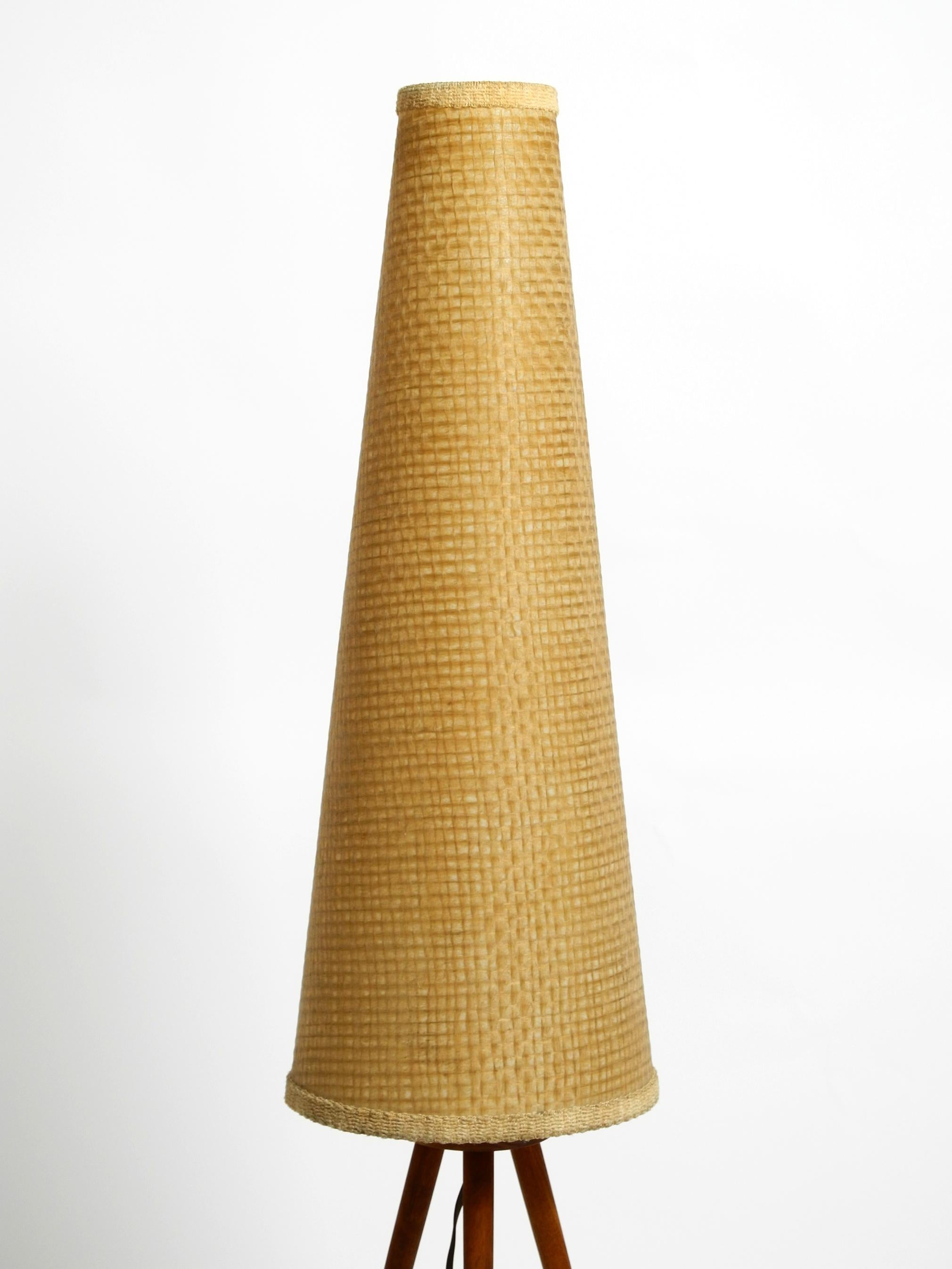 Beautiful large Mid Century Modern tripod floor lamp - height 150 cm  59.1