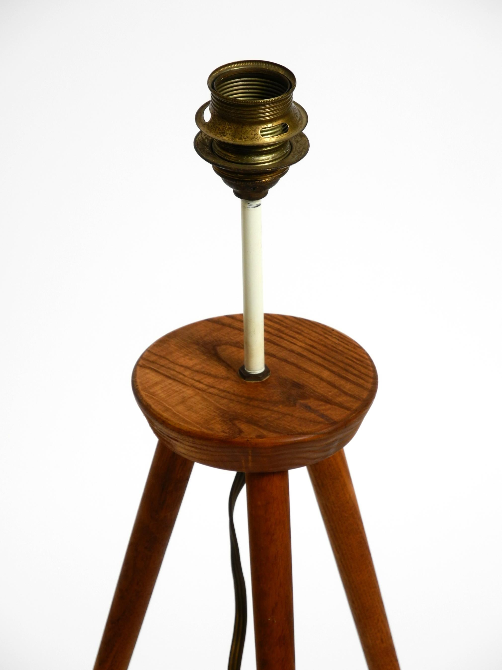 Beautiful large Mid Century Modern tripod floor lamp - height 150 cm  59.1