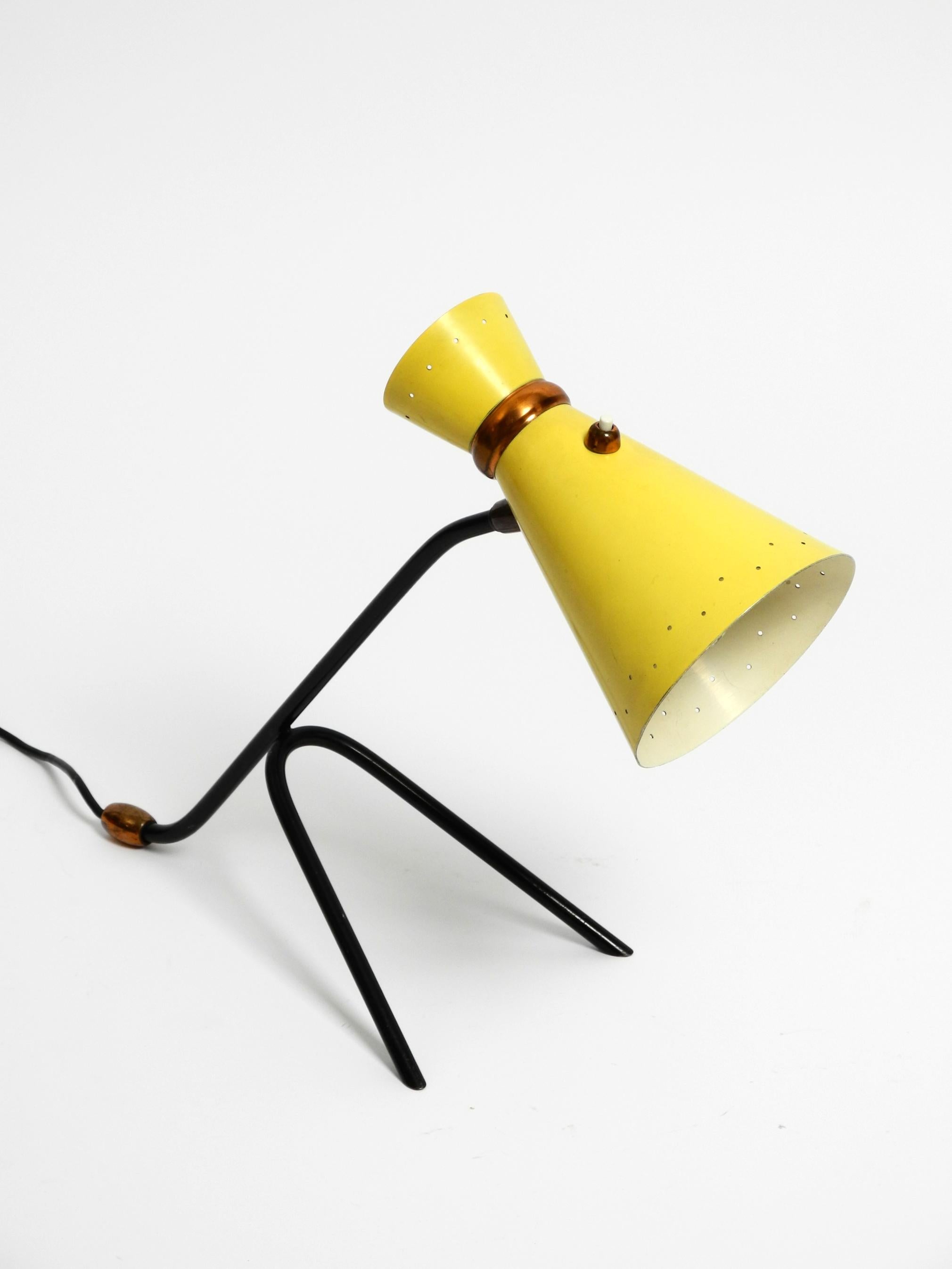 Beautiful large Mid Century tripod table lamp with yellow diabolo lampshade For Sale 8