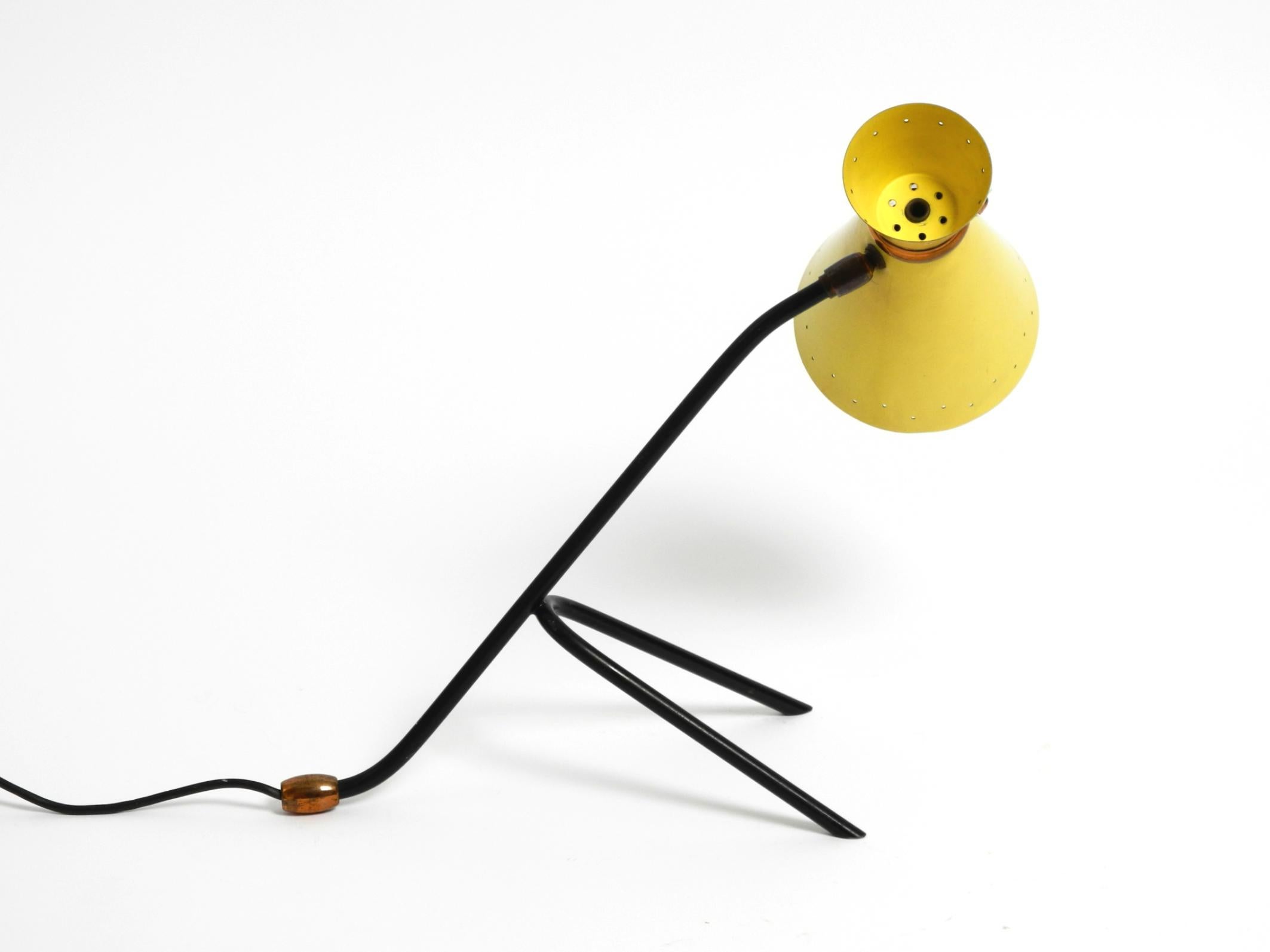 Beautiful large Mid Century tripod table lamp with yellow diabolo lampshade For Sale 10