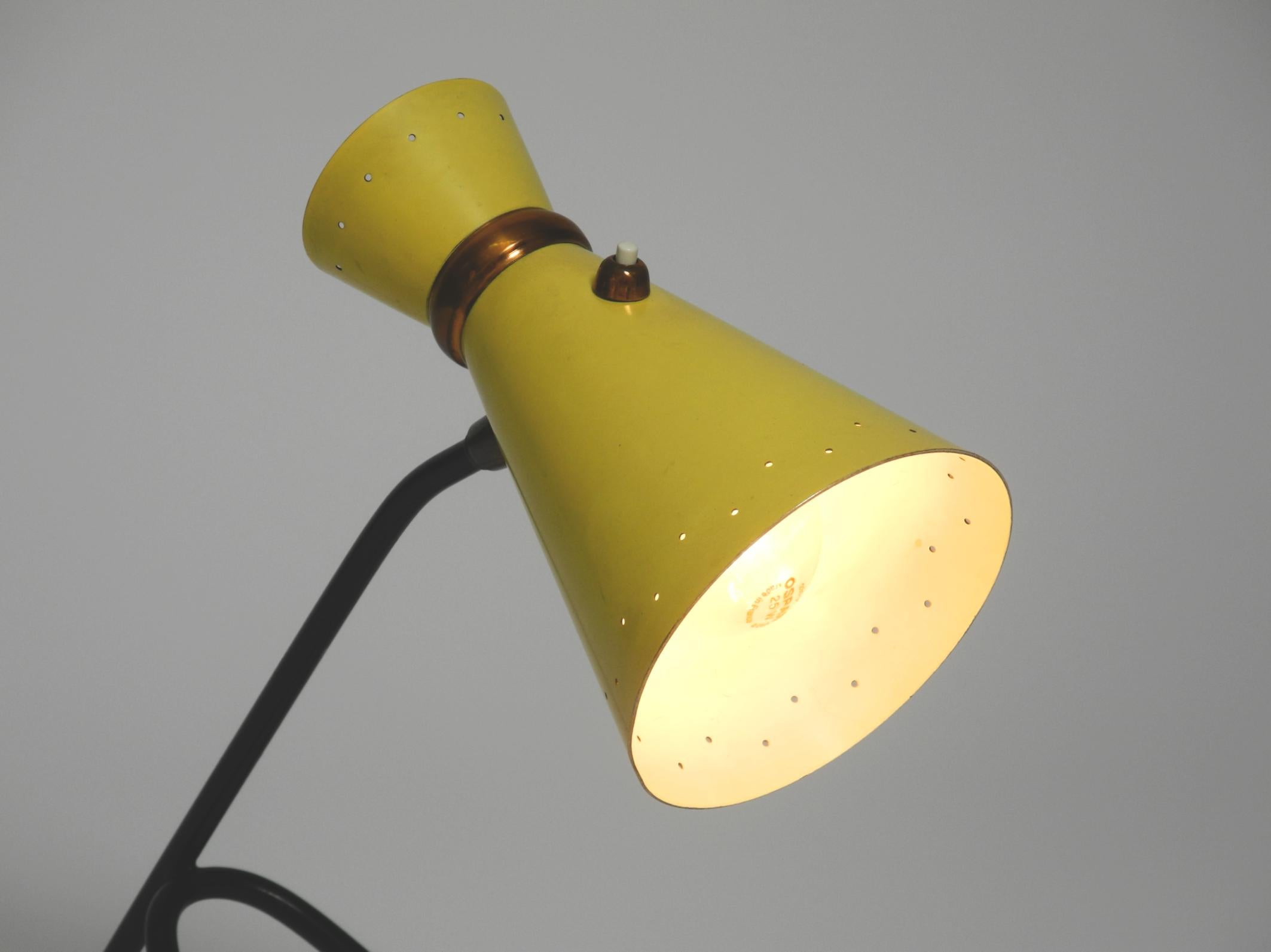 Beautiful large Mid Century tripod table lamp with yellow diabolo lampshade For Sale 13