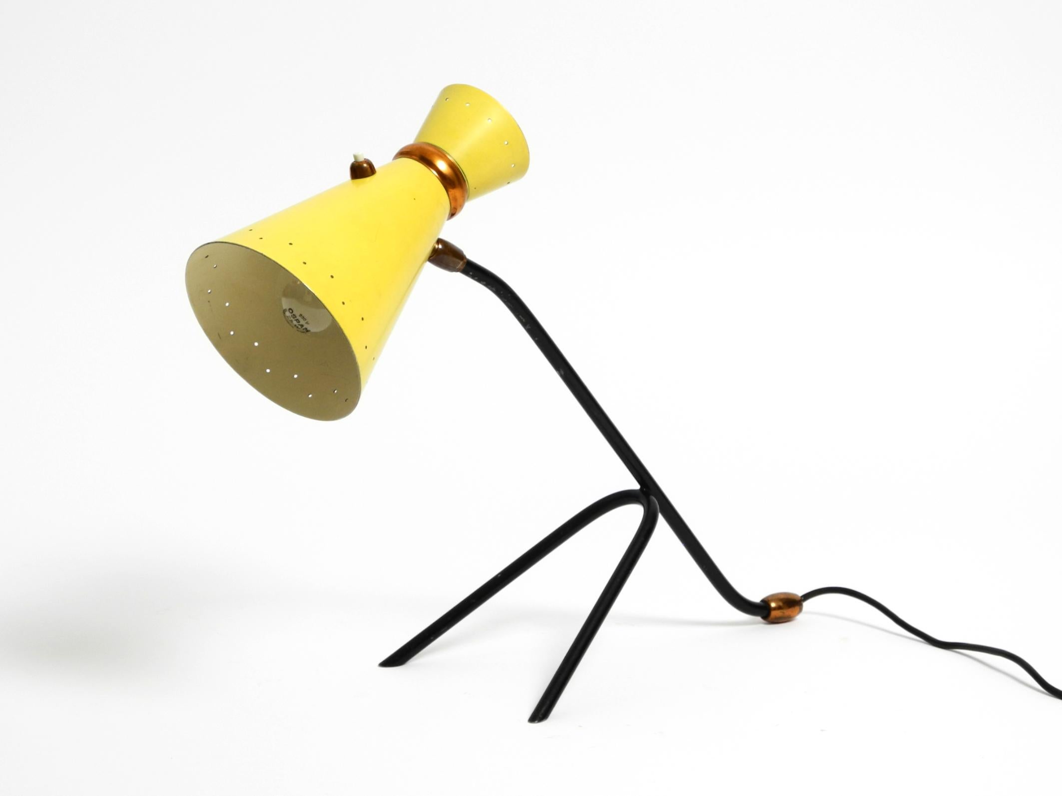 Mid-Century Modern Beautiful large Mid Century tripod table lamp with yellow diabolo lampshade For Sale