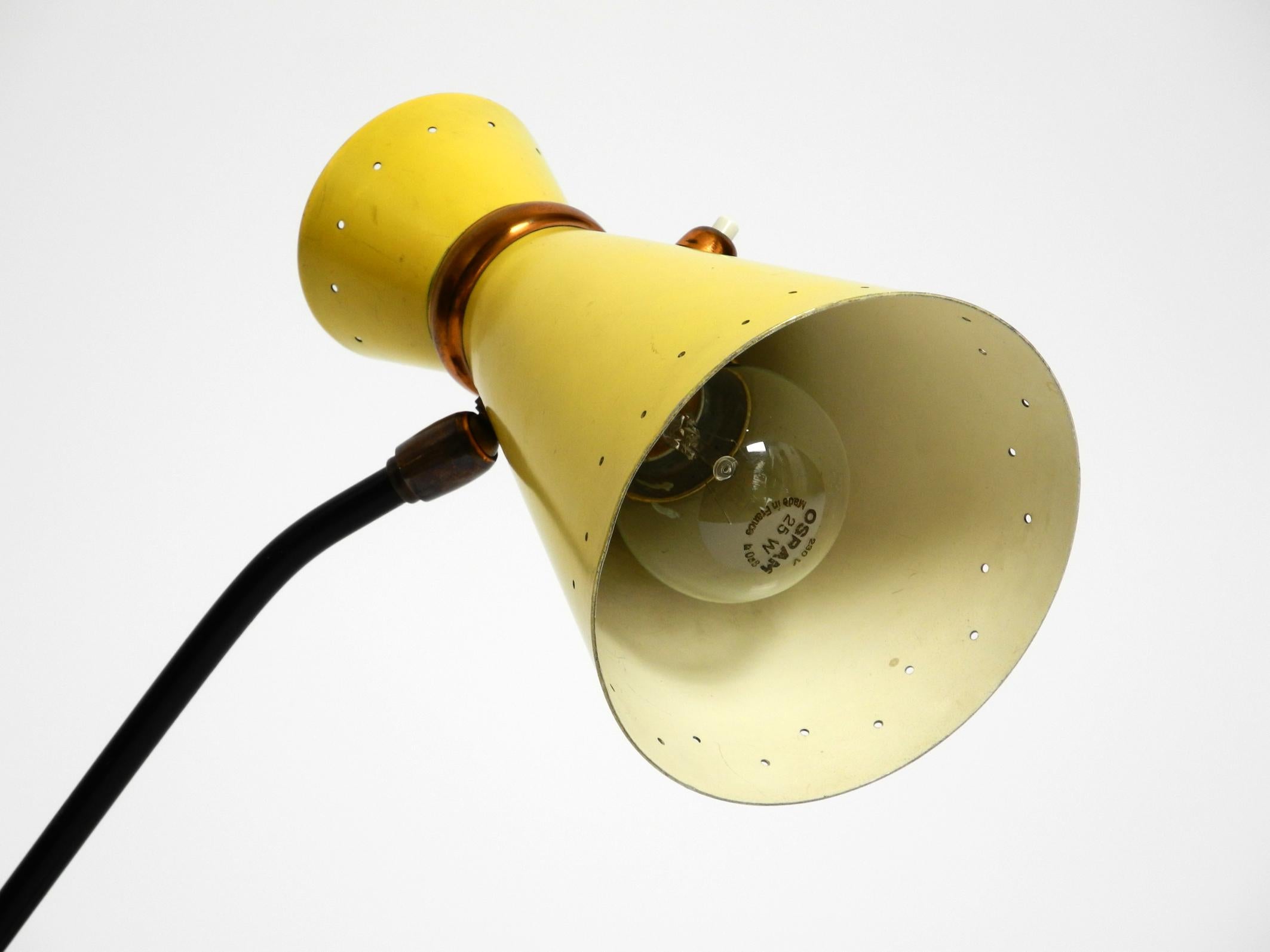 Metal Beautiful large Mid Century tripod table lamp with yellow diabolo lampshade For Sale