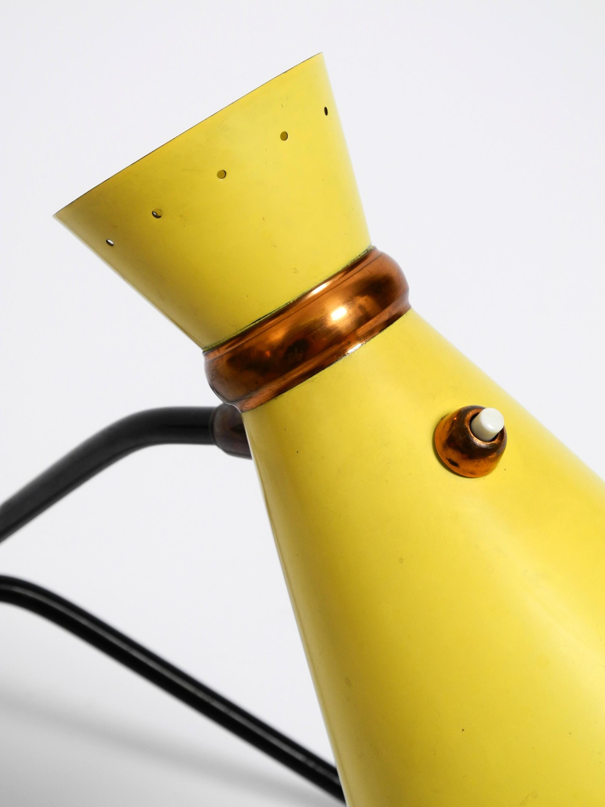 Beautiful large Mid Century tripod table lamp with yellow diabolo lampshade For Sale 2