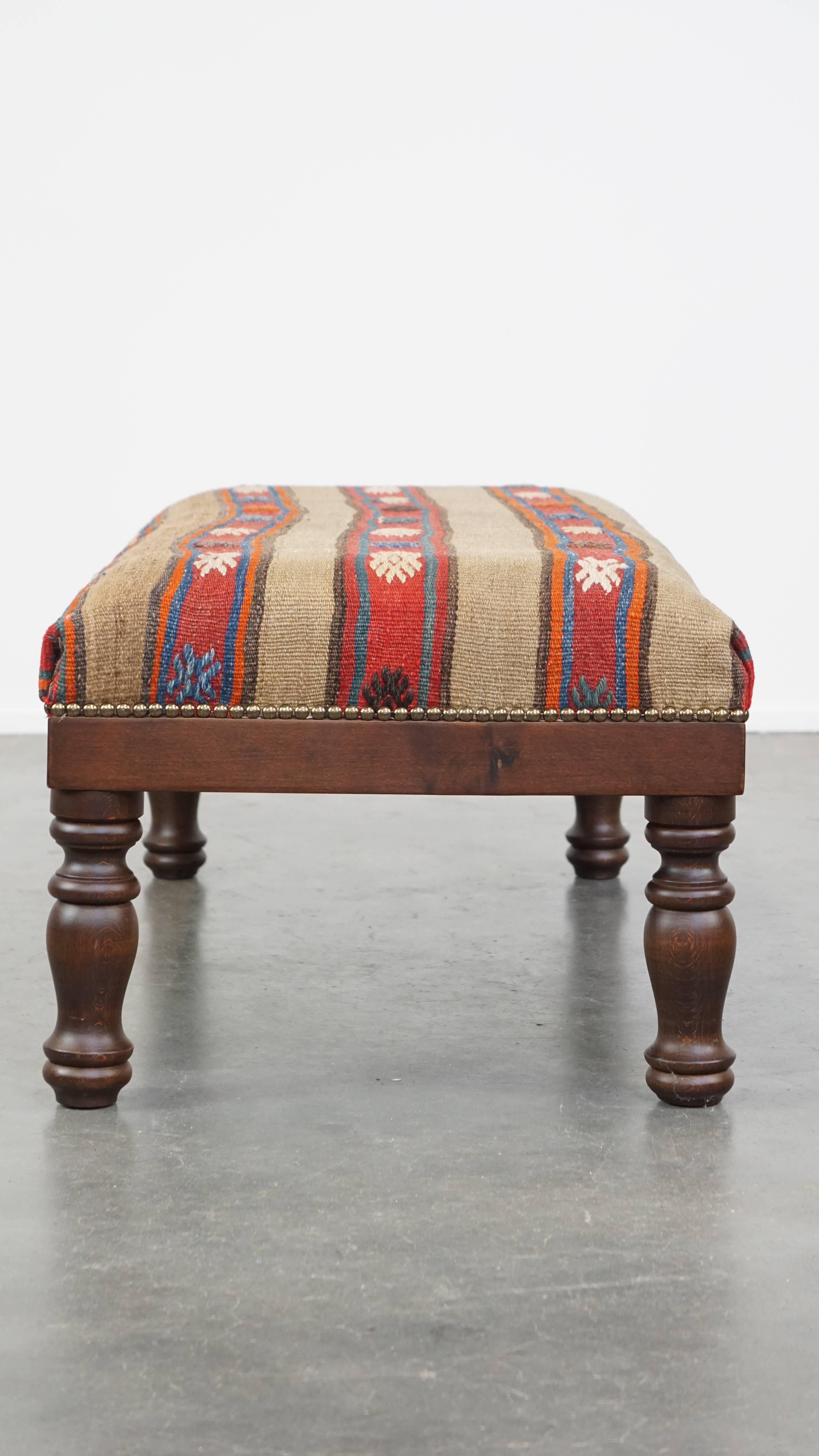 Fait main Magnifique grand ottoman oriental neuf tapissé d'un Kelim ancien en vente
