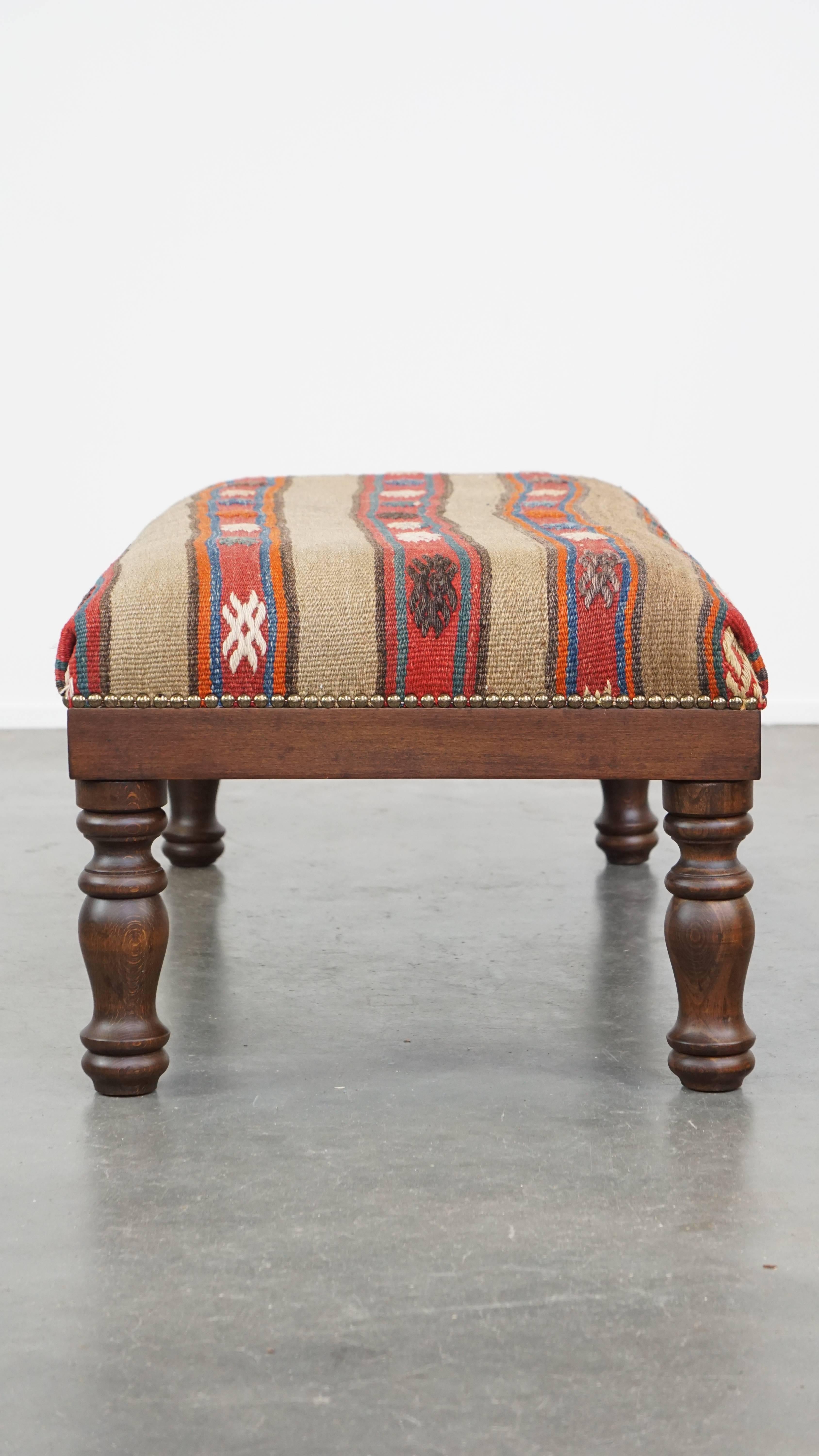 20ième siècle Magnifique grand ottoman oriental neuf tapissé d'un Kelim ancien en vente