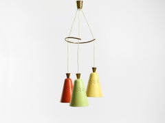 Bellissima grande lampada da soffitto originale a 3 bracci a forma di borsa colorata della metà del secolo scorso