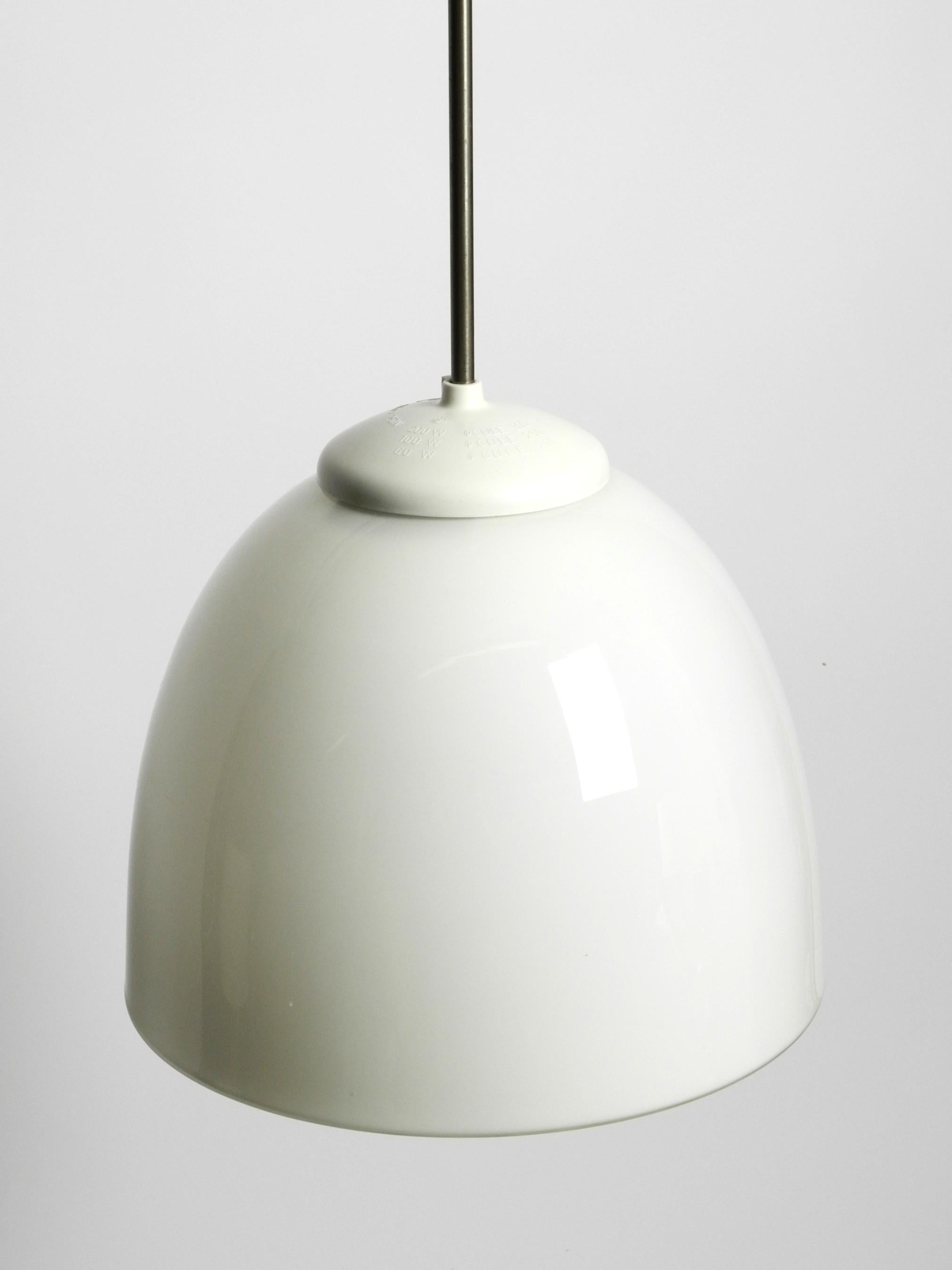 Preciosa lámpara de techo de cristal opalino original de la Bauhaus de mediados de siglo en venta 8
