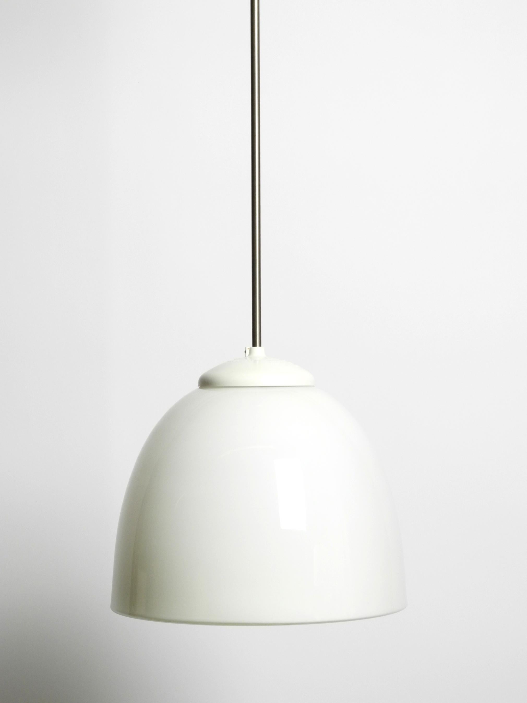 Preciosa lámpara de techo de cristal opalino original de la Bauhaus de mediados de siglo en venta 9
