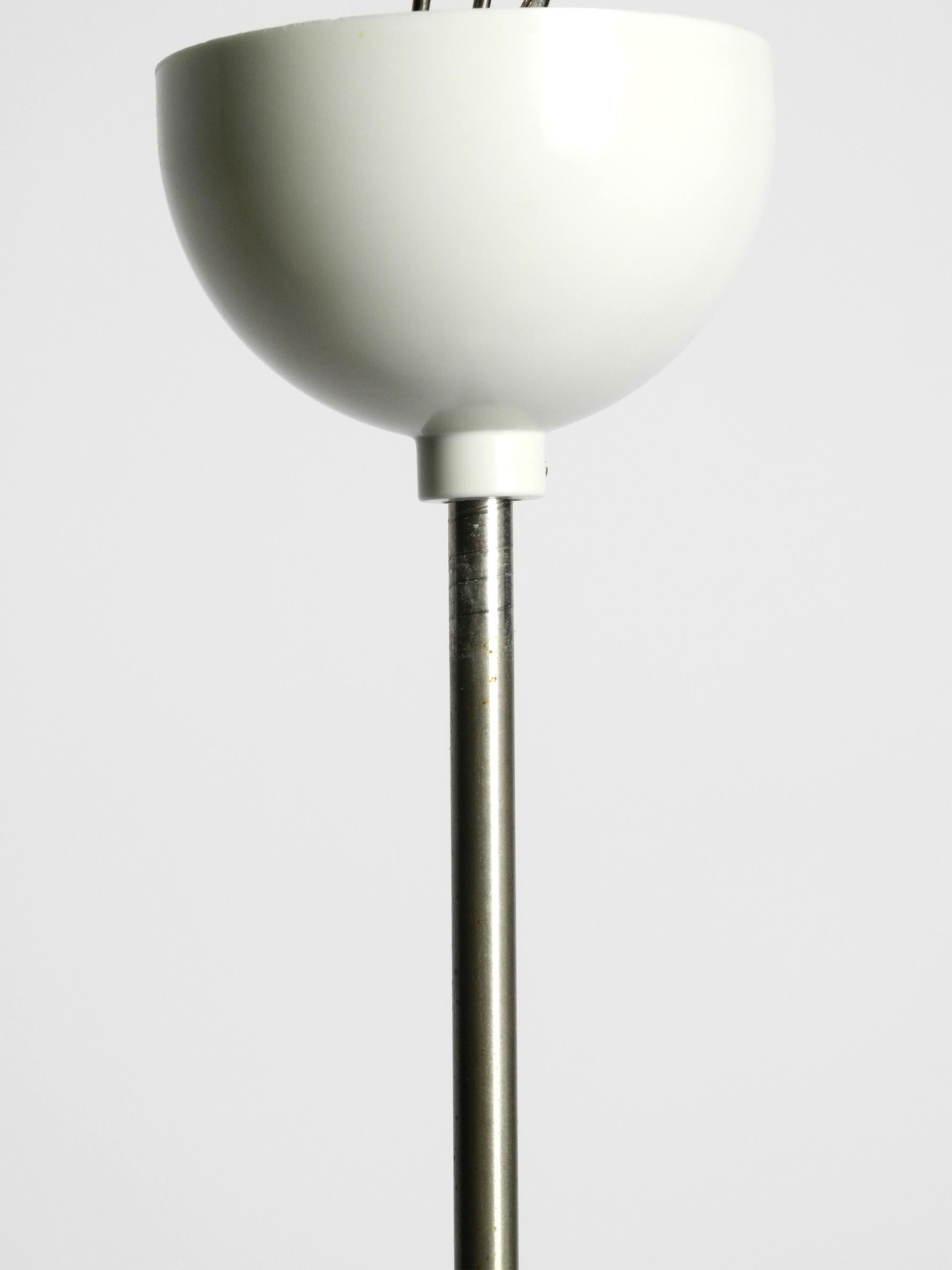 Preciosa lámpara de techo de cristal opalino original de la Bauhaus de mediados de siglo en venta 1