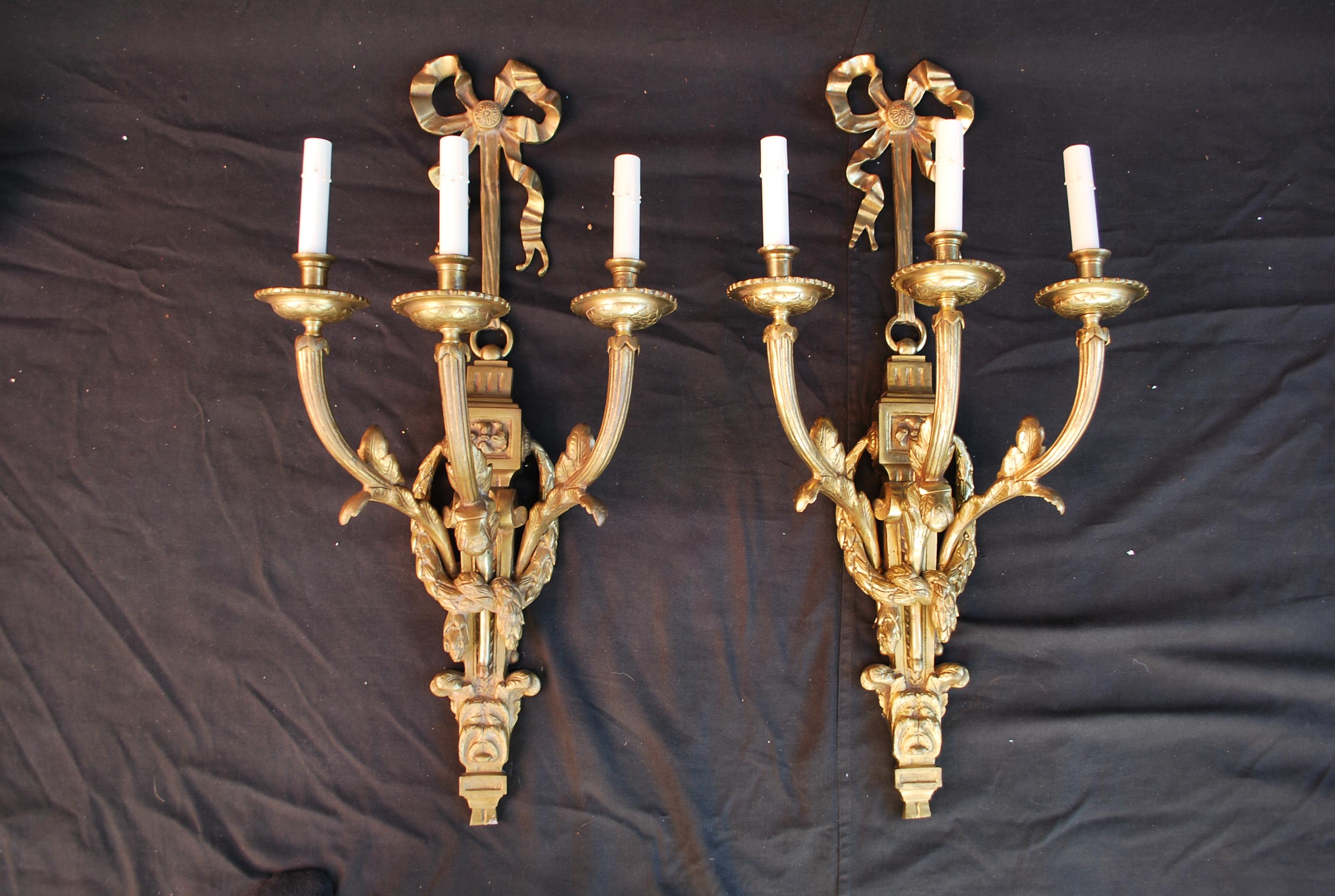Beautiful large pair  French solid bronze sconces For Sale 3