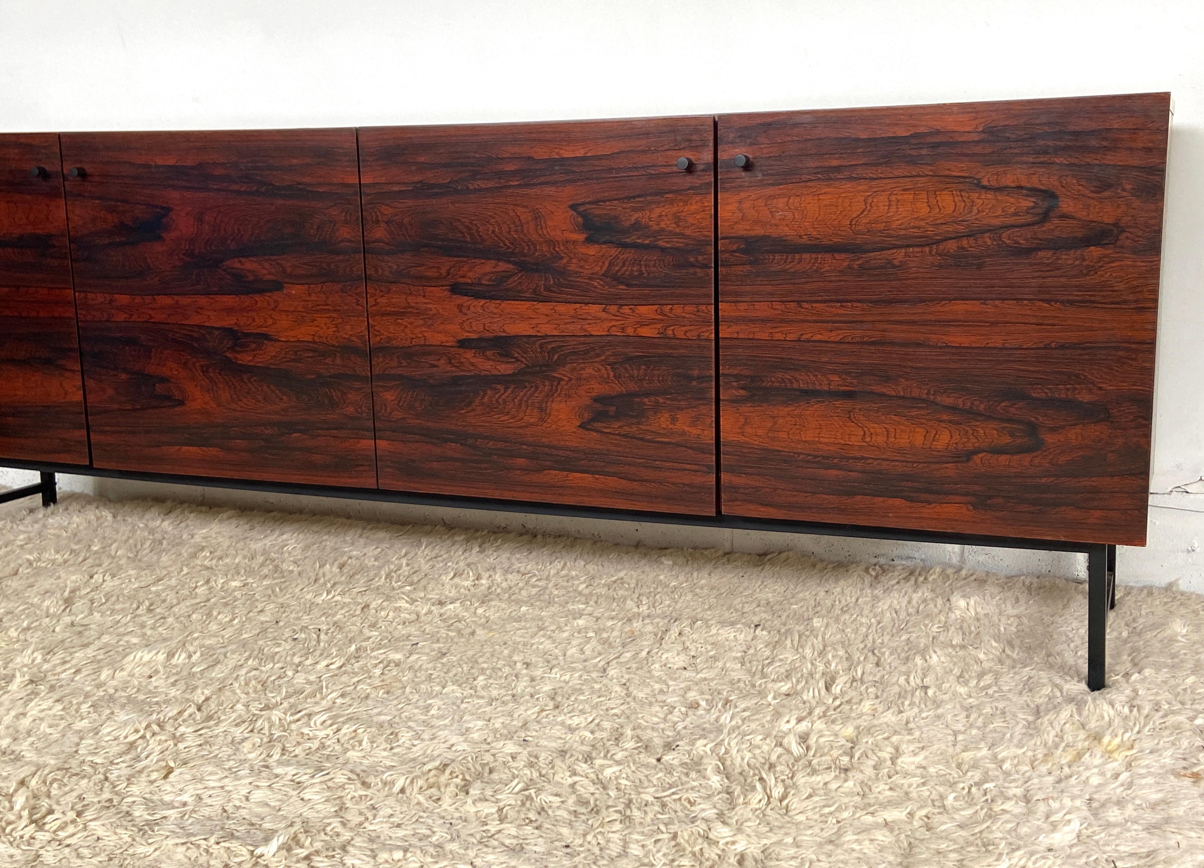 Bellissima credenza in legno di palissandro di Rudolf Glatzel per Fristho, che misura 91