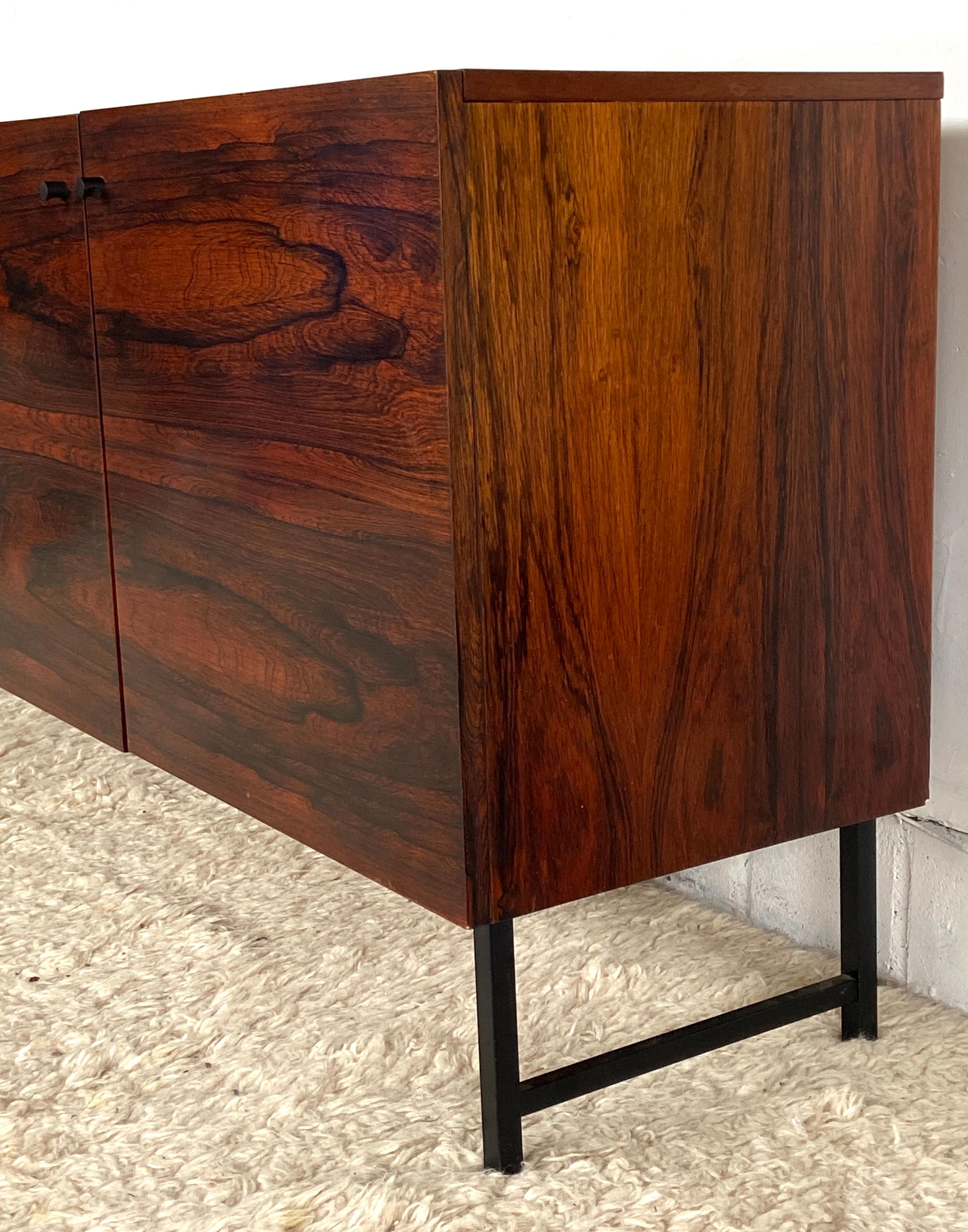Olandese Bellissima grande credenza in palissandro di Rudolf Glatzel per Fristho in vendita