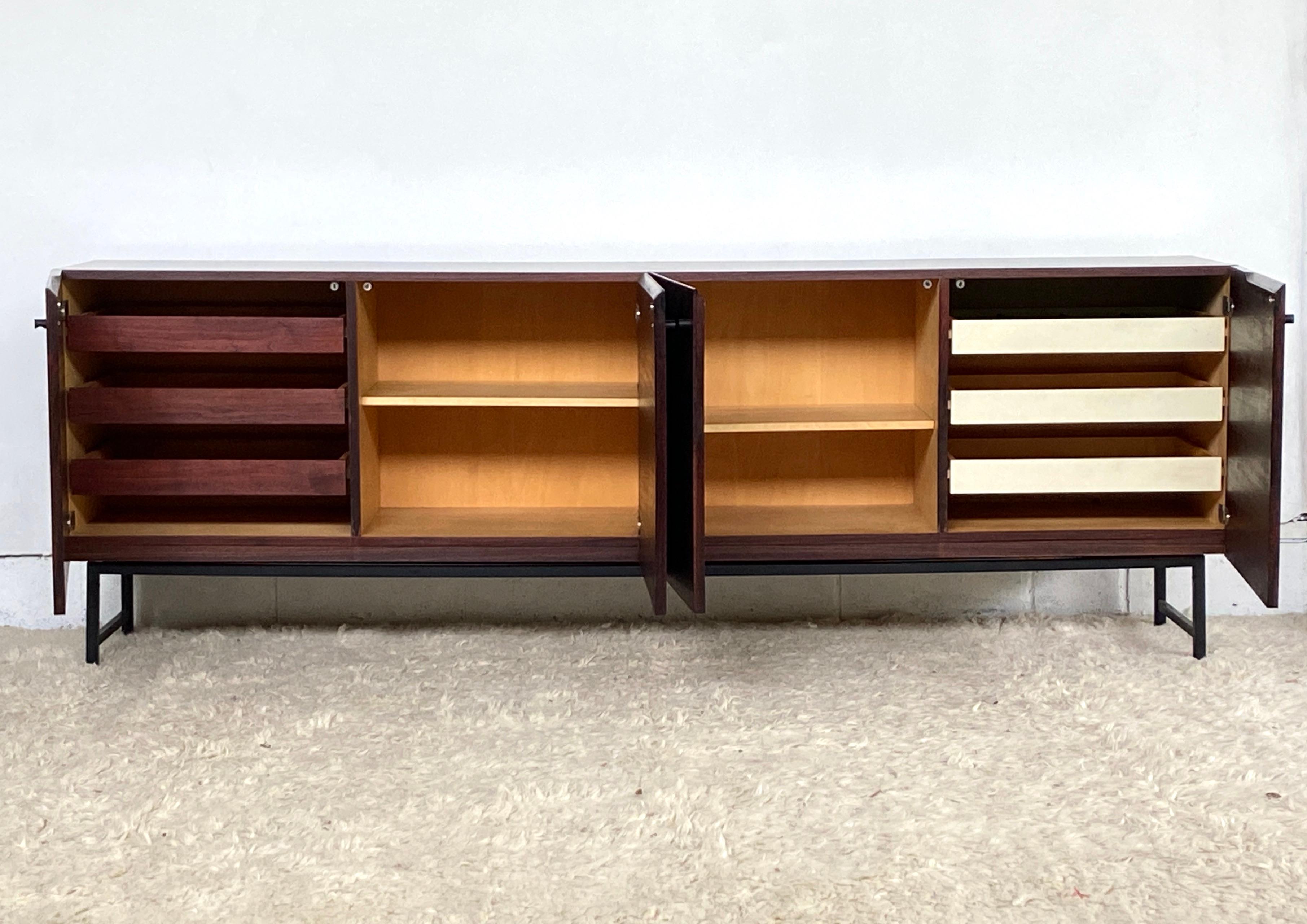 Metà XX secolo Bellissima grande credenza in palissandro di Rudolf Glatzel per Fristho in vendita