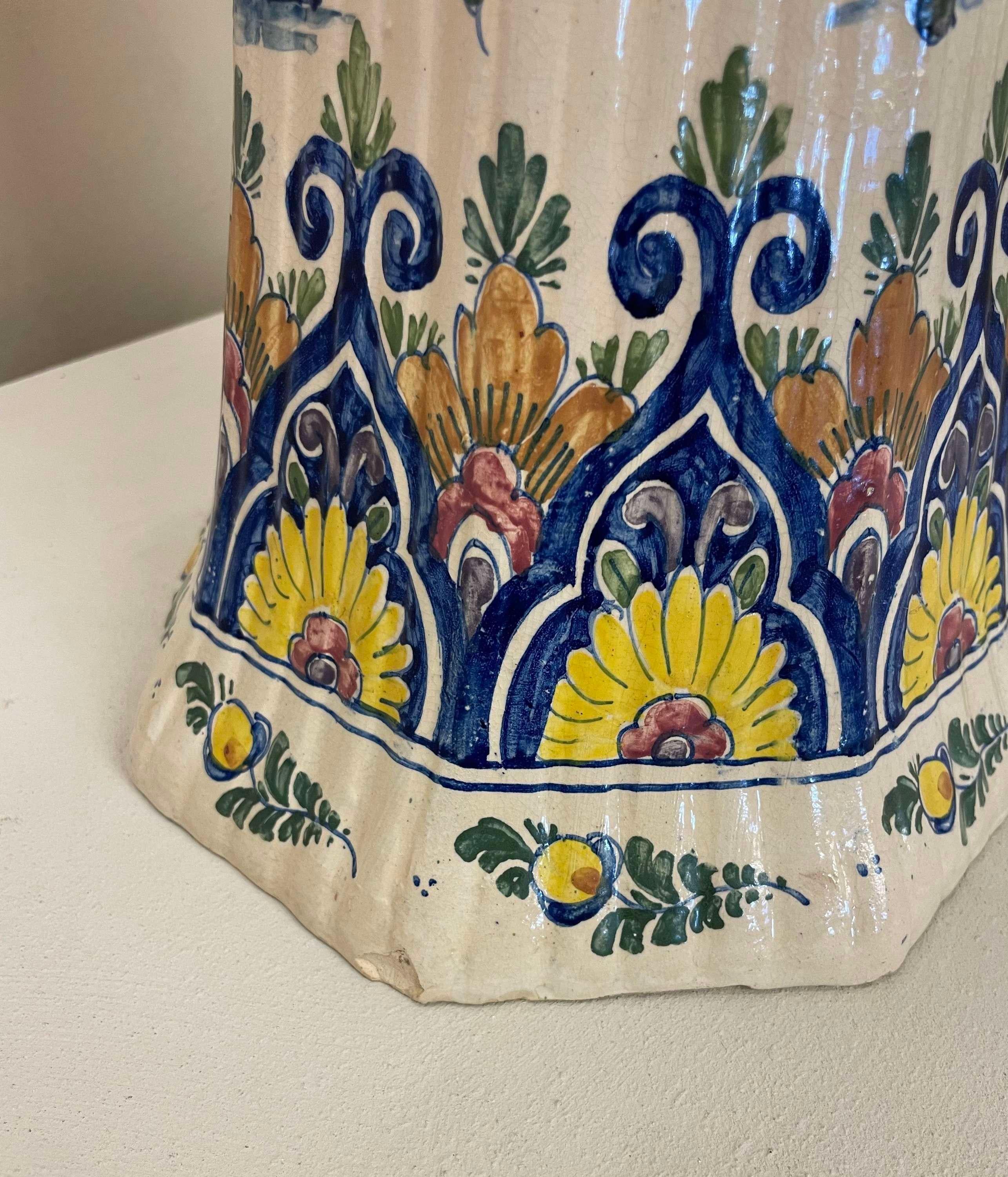 Schöne große Schilfrohrsäule Hand gemalt frühen 20. c Delft Vase (Keramik) im Angebot