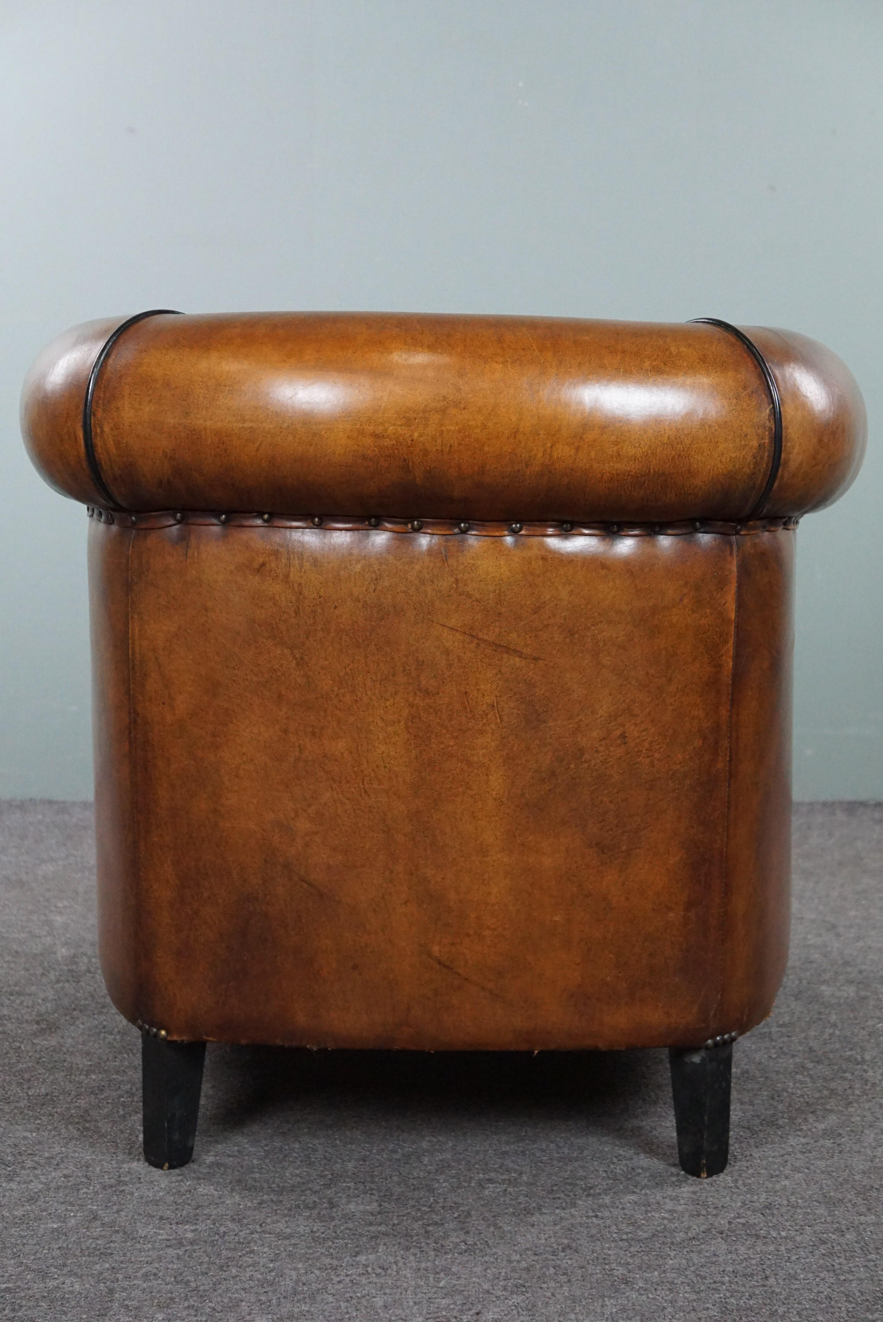 Beautiful large sheep leather club chair finished with black piping In Good Condition For Sale In Harderwijk, NL