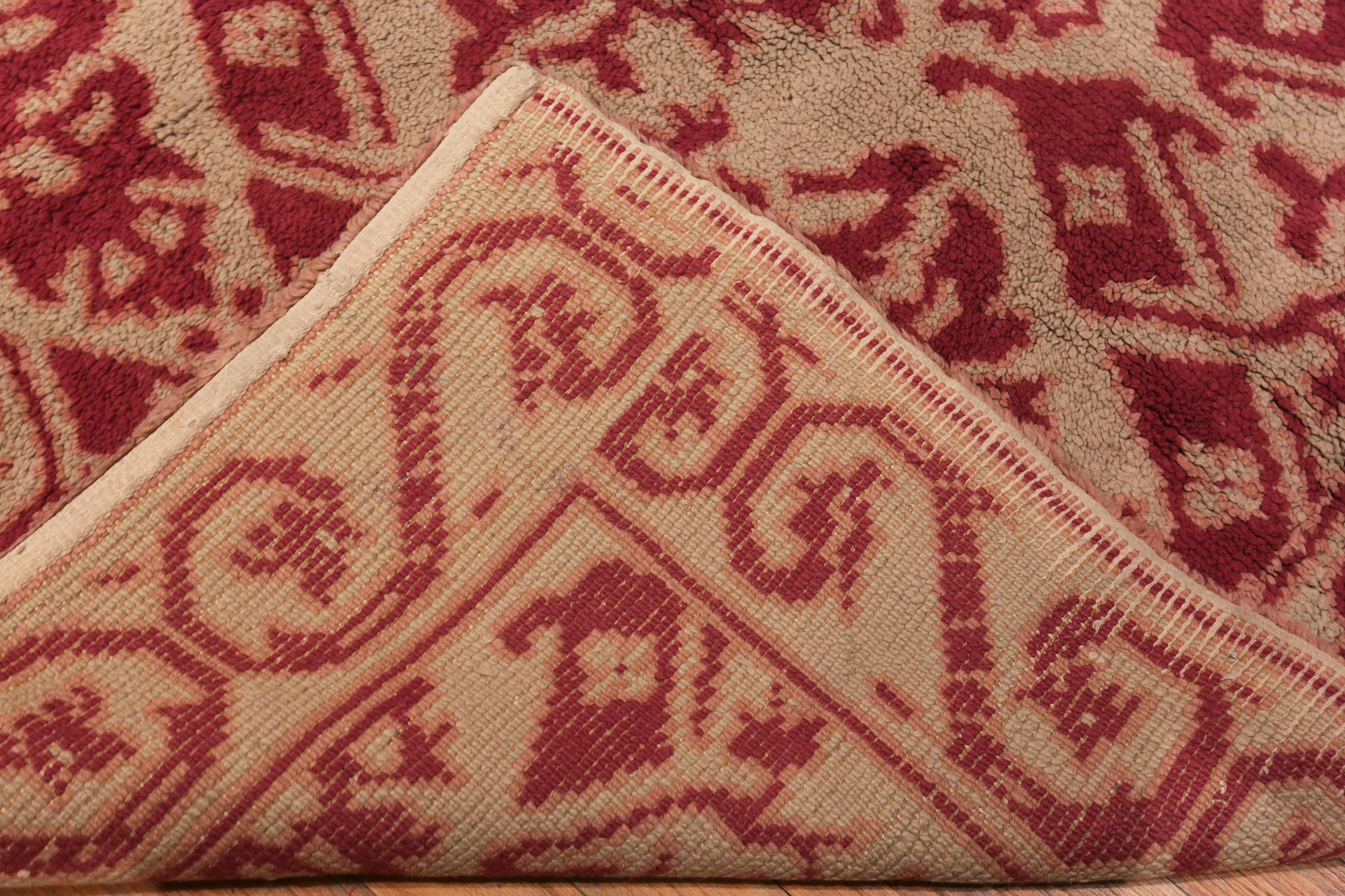Nazmiyal Collection Vintage Spanish Rug. 13 ft 10 in x 17 ft 6 in In Good Condition In New York, NY