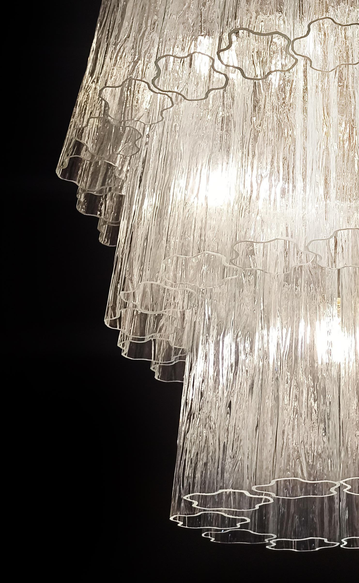 Magnifique grand lustre tube en verre de Murano à trois niveaux - 52 verres en vente 2