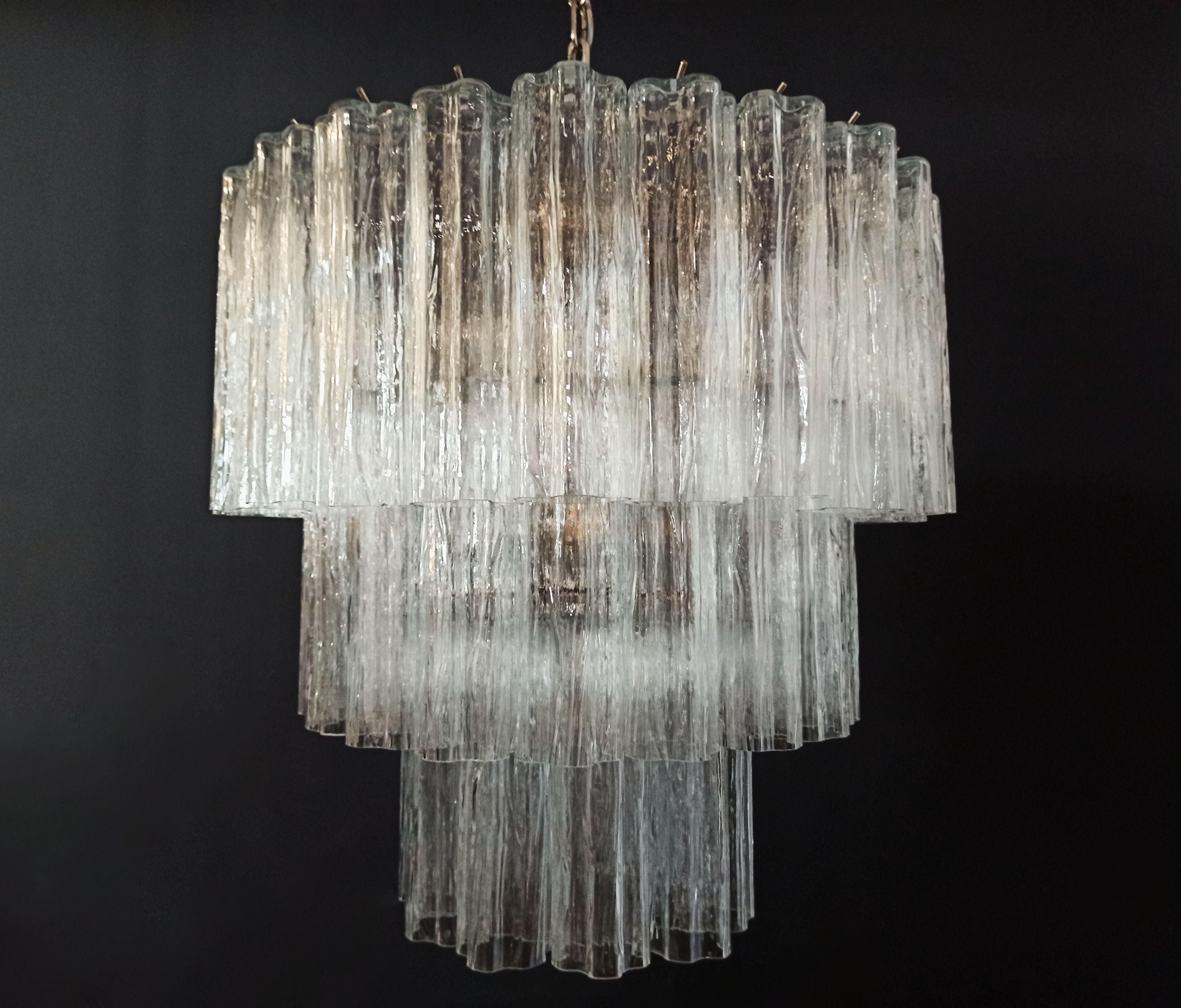Schöner großer dreistufiger Murano Glasröhren-Kronleuchter - 52 Gläser im Angebot 7