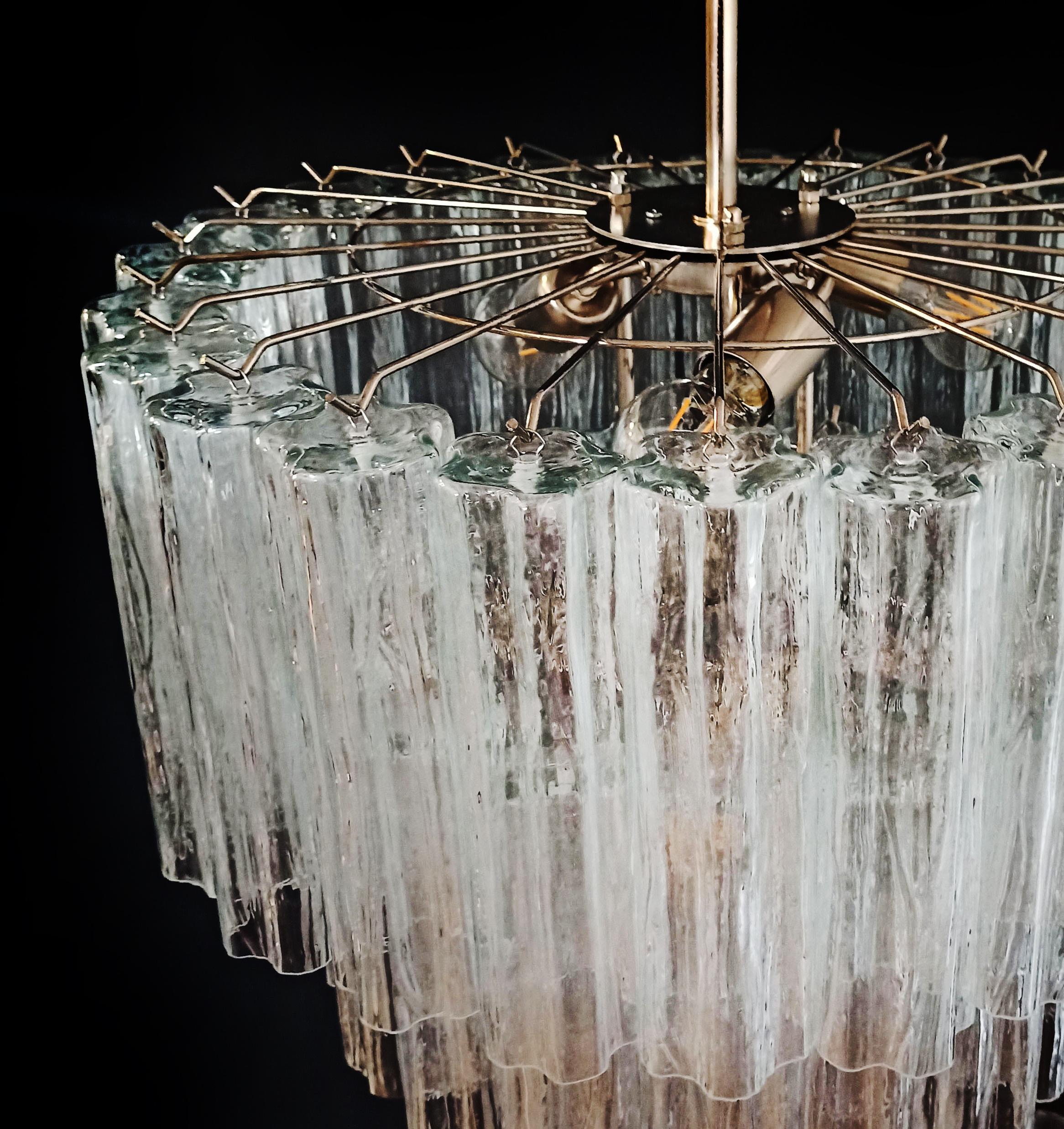 Galvanisé Magnifique grand lustre tube en verre de Murano à trois niveaux - 52 verres en vente