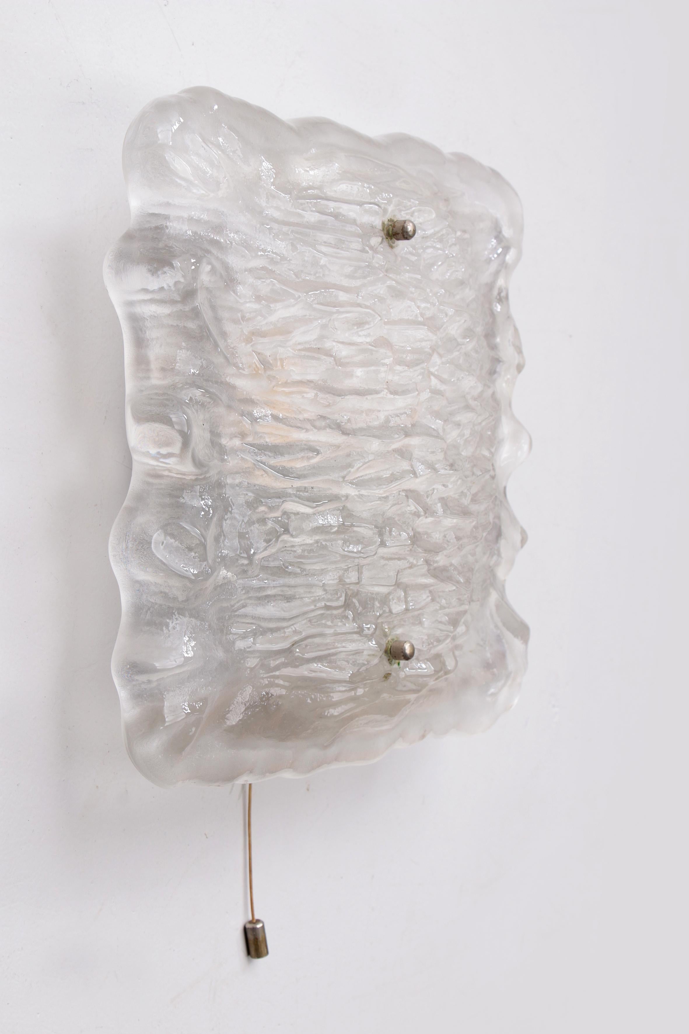 Beautiful Large Wall Lamp of Beautiful Frosted Glass, 1960, Germany In Good Condition For Sale In Oirlo, LI