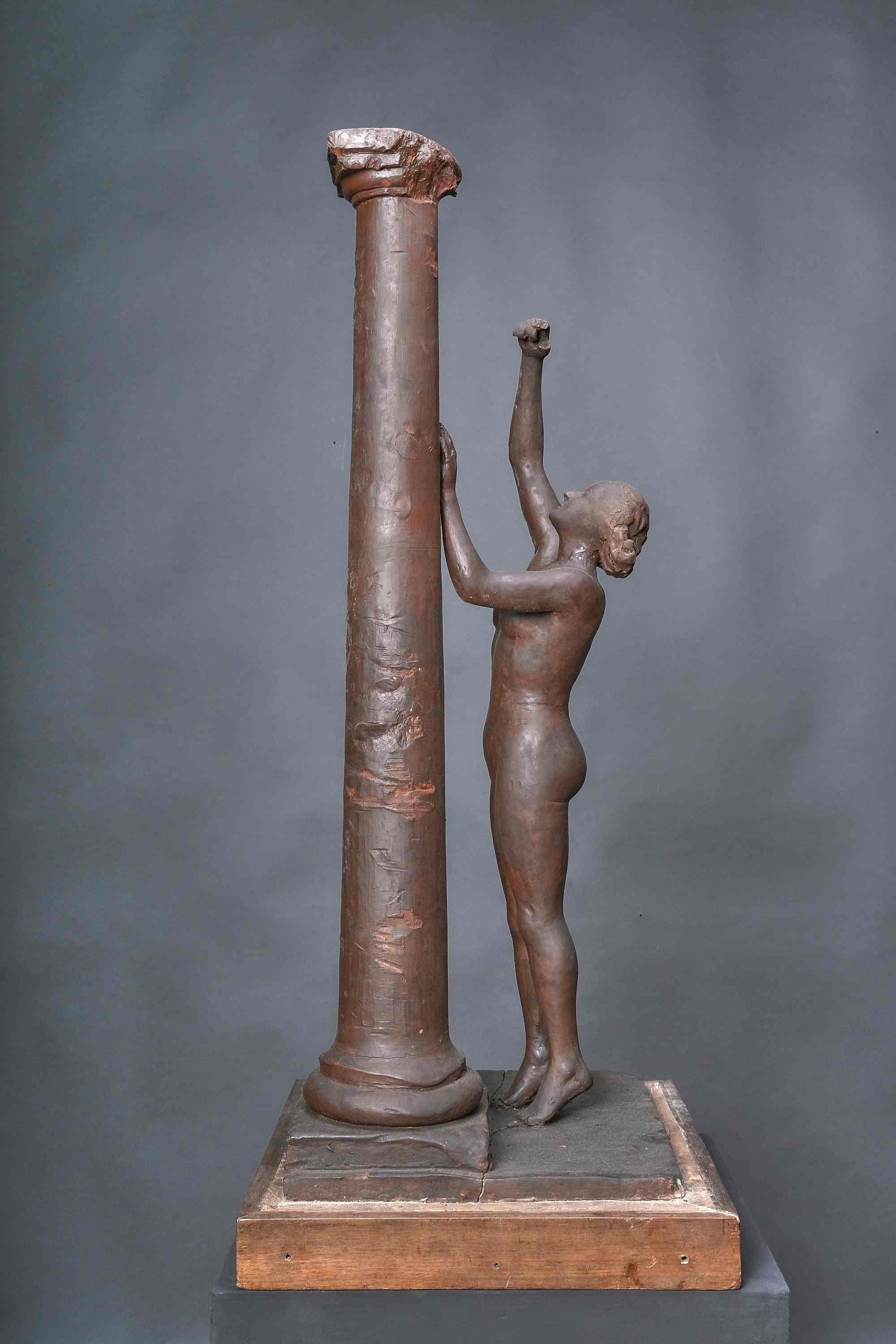 The wax figure represents the study of a naked woman who stretches herself in height along a column. She stands on her tiptoes and leans her left hand against a column. She stretches her right arm up above her head. Very realistic statue, which