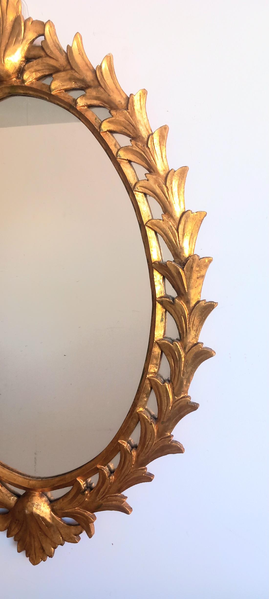 Mirror Large Wooden Acanthus Leaves Glod Leaf Mid-20th Century.  Italy For Sale 10