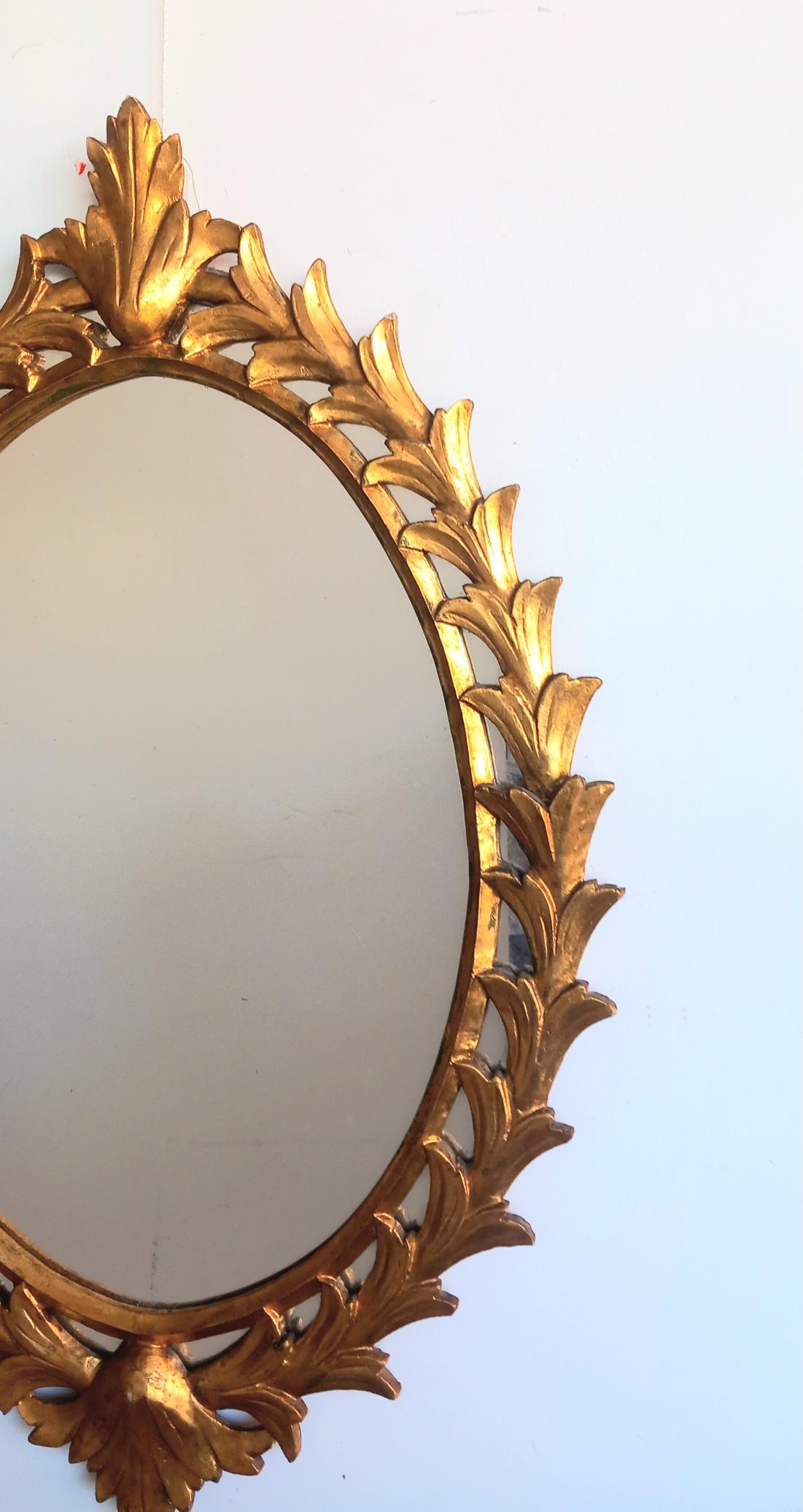 Mirror Large Wooden Acanthus Leaves Glod Leaf Mid-20th Century.  Italy For Sale 11