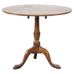 Beautiful late 18th-century English oak tilt-top table