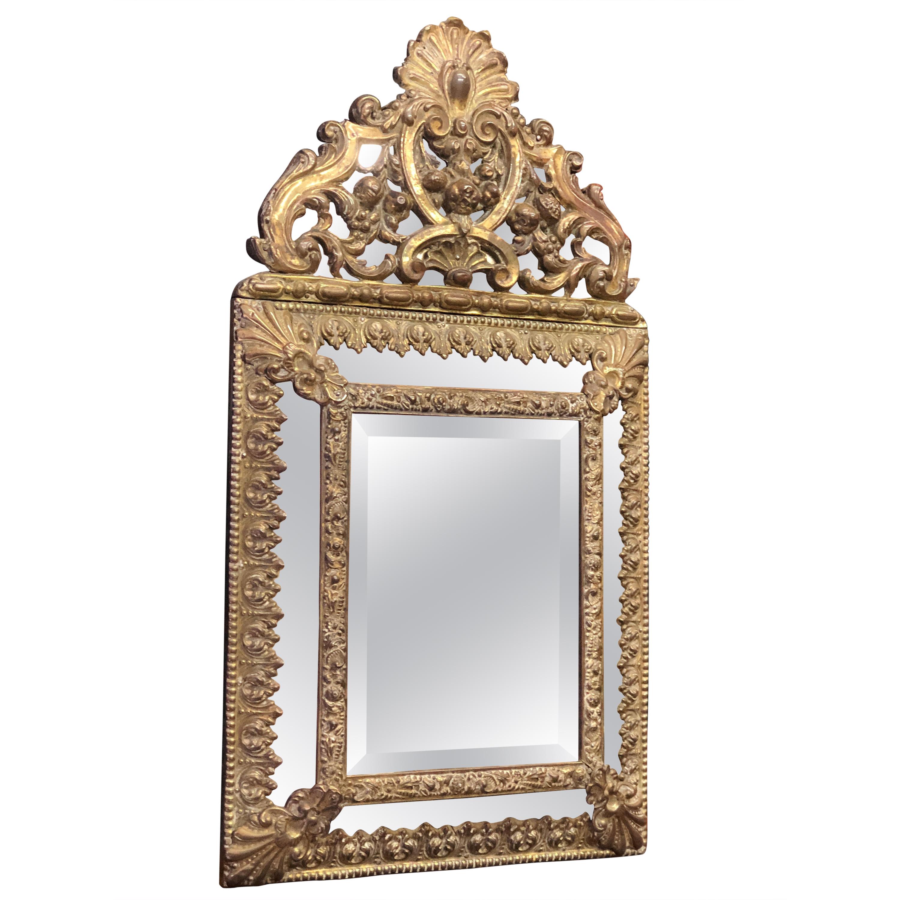 Magnifique miroir français de la fin du 19ème siècle en laiton richement décoré