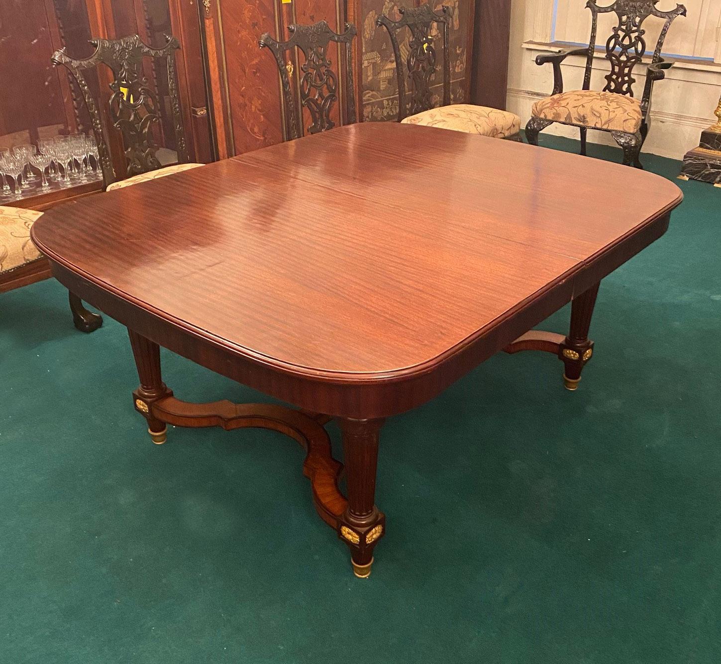 Beautiful Late 19th Century Gilt Bronze Mounted Louis XVI Style Dining Table For Sale 2