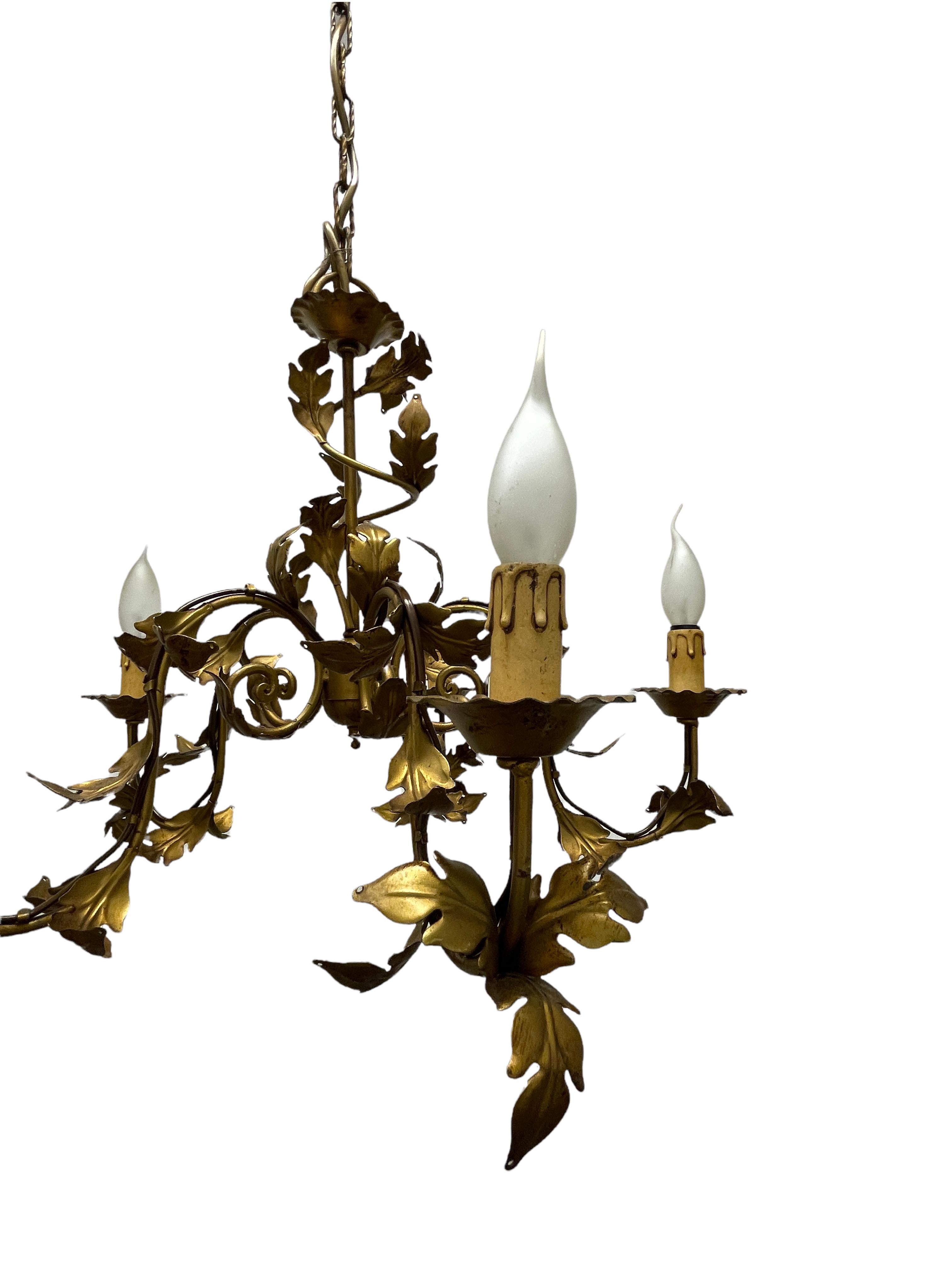 Mid-20th Century Beautiful Leaf Five-Light Tole Hollywood Regency Chandelier Gilded, Italy, 1960s For Sale
