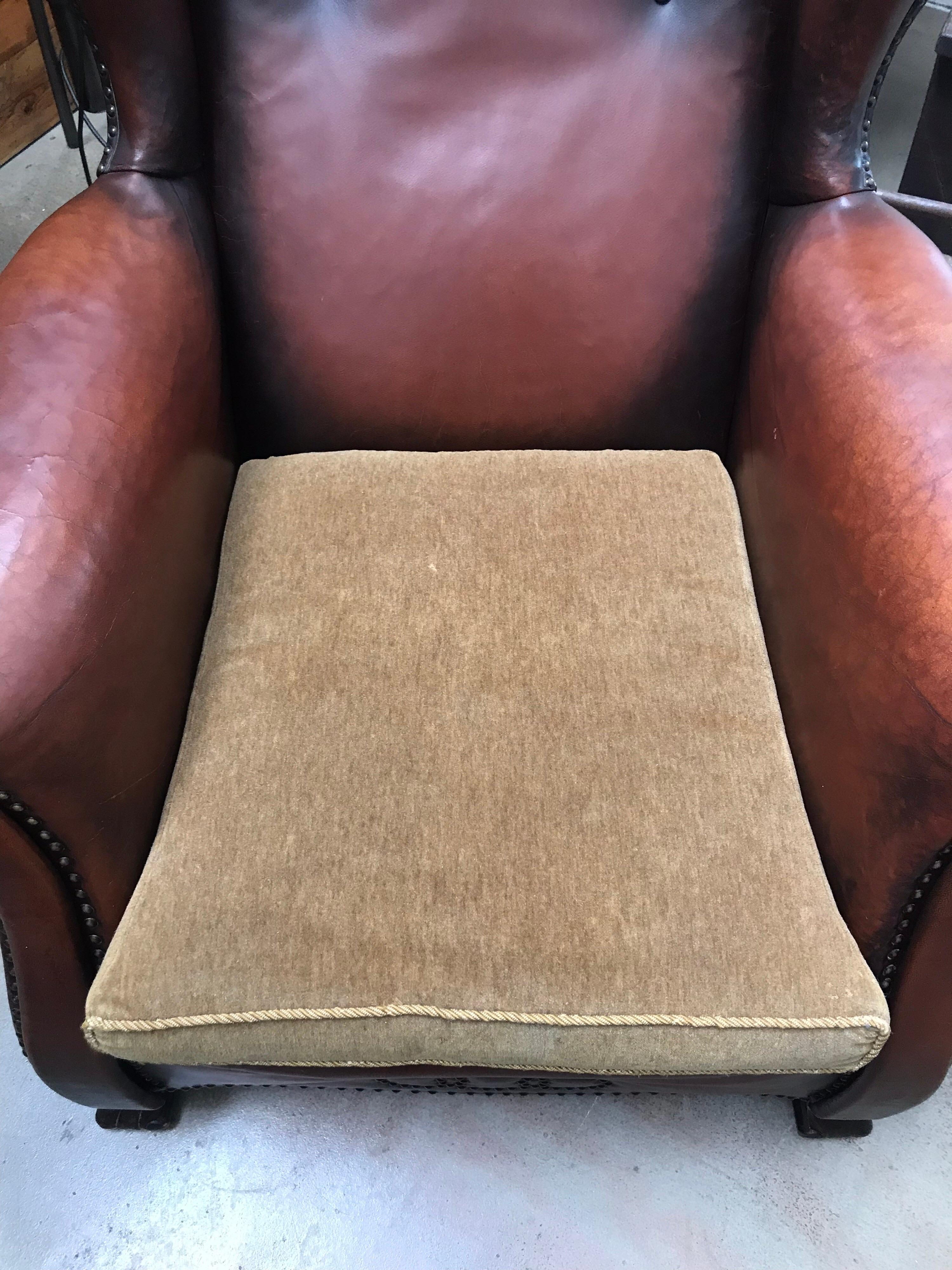 Schöner Sessel mit Nieten aus Leder und Messing aus den 1930er Jahren im Angebot 4