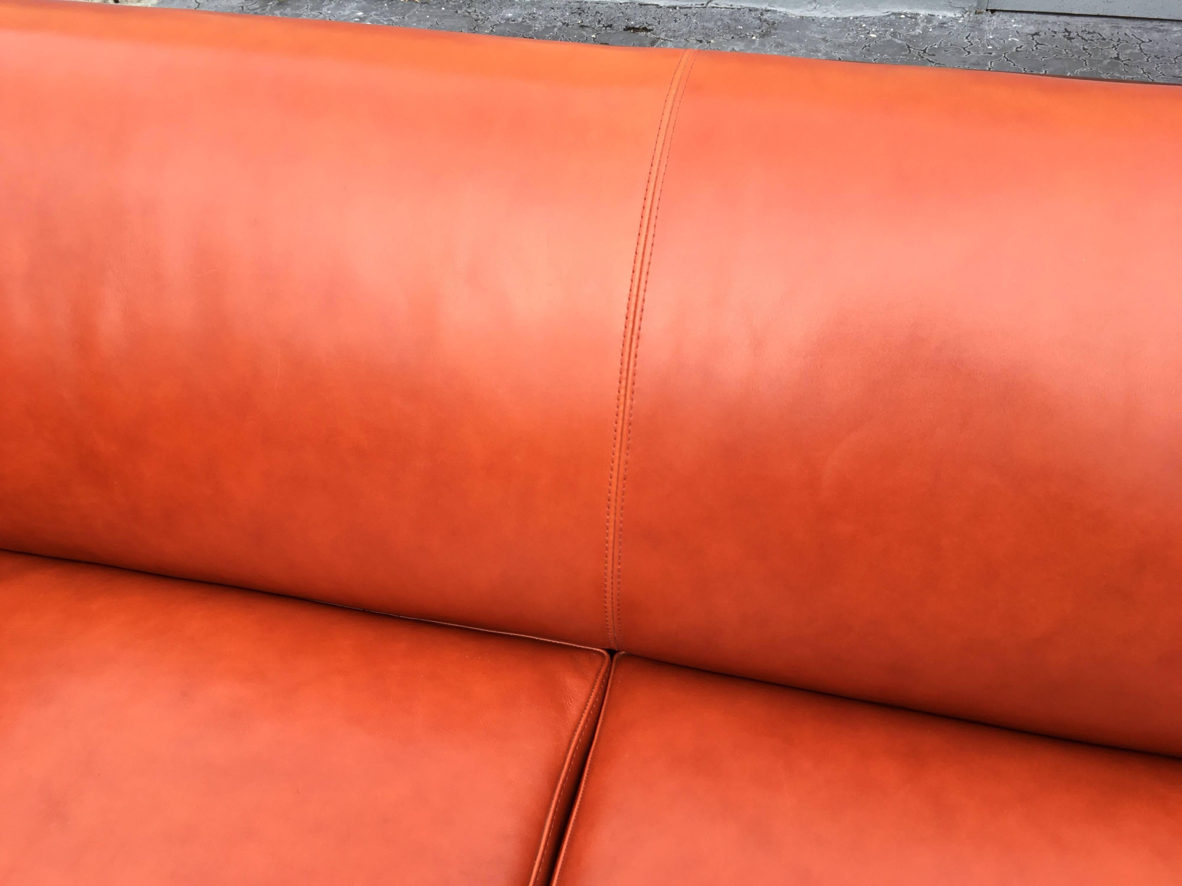 Beautiful Leather and Mahogany Sofa in the Style of Frits Henningsen For Sale 6